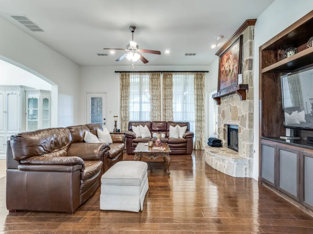 Single Family Residence For Rent in Dallas County , 7110 Waterbury Drive, Rowlett, Texas 75089, 4 Bedroom, 4 Bathroom, 2 Garage spaces, 3,814 Sqft, built in 2008, mls#21362931, Real Estate Agent in Rowlett, Homes For Rent in Dallas county, Homes For Rent in Rowlett, Realtor in Rowlett Texas, Real Estate Brokerage Independent Realty Texas, Luminita Cordes Realtor