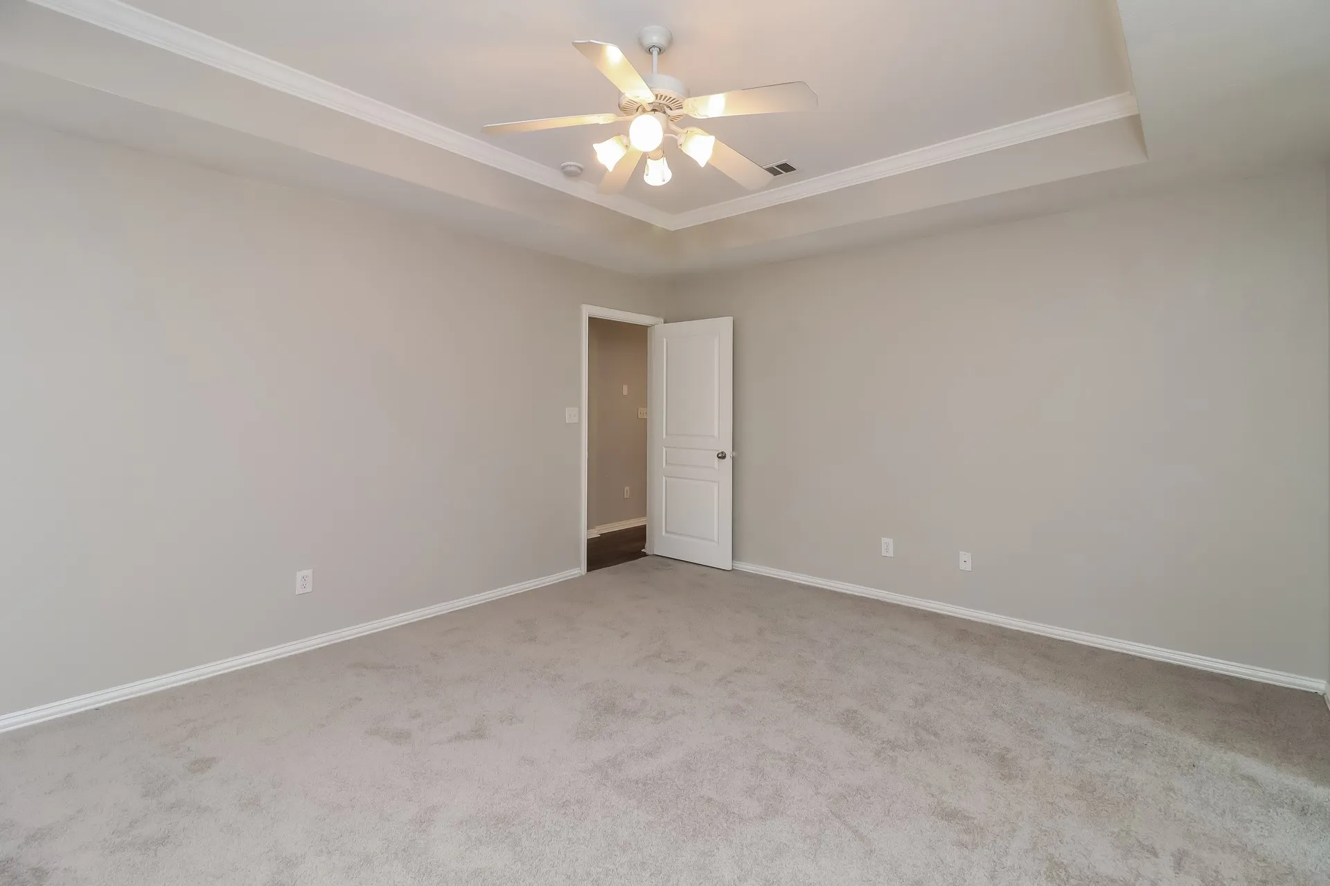 Single Family Residence For Rent in Johnson County , 911 Joshua Drive, Burleson, Texas 76028, 4 Bedroom, 2 Bathroom, 2 Garage spaces, 1,966 Sqft, built in 2003, mls#21362749, Real Estate Agent in Burleson, Homes For Rent in Johnson county, Homes For Rent in Burleson, Realtor in Burleson Texas, Real Estate Brokerage Independent Realty Texas, Luminita Cordes Realtor