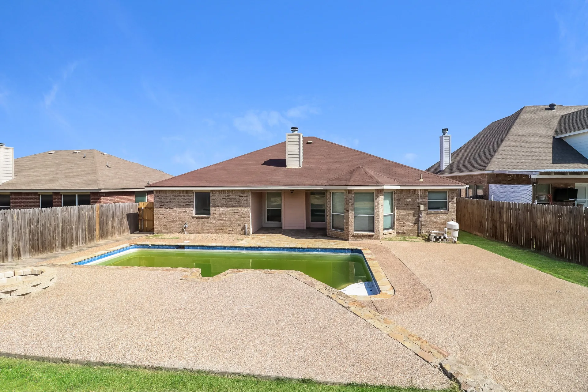 Single Family Residence For Rent in Johnson County , 911 Joshua Drive, Burleson, Texas 76028, 4 Bedroom, 2 Bathroom, 2 Garage spaces, 1,966 Sqft, built in 2003, mls#21362749, Real Estate Agent in Burleson, Homes For Rent in Johnson county, Homes For Rent in Burleson, Realtor in Burleson Texas, Real Estate Brokerage Independent Realty Texas, Luminita Cordes Realtor