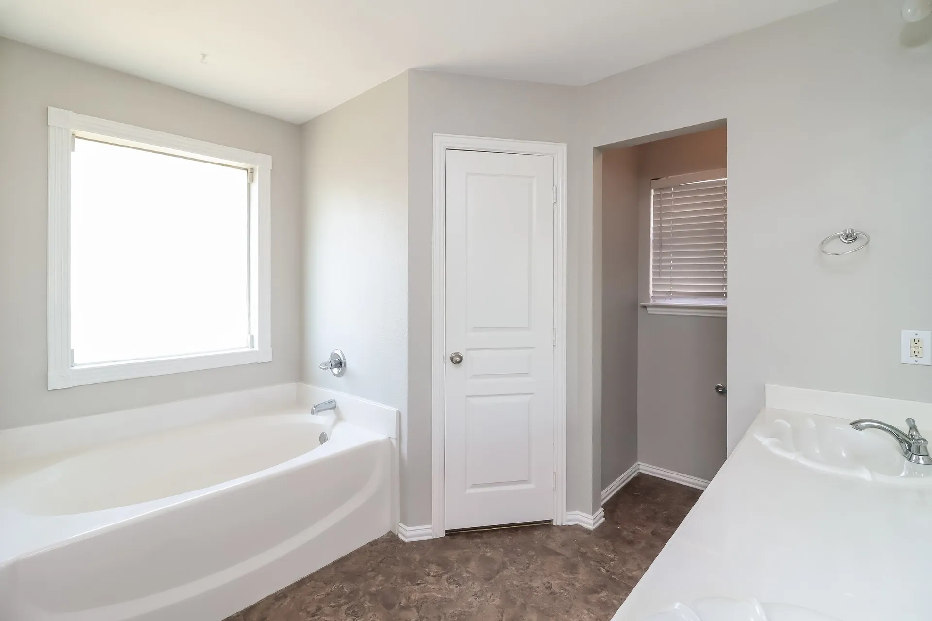Single Family Residence For Rent in Johnson County , 911 Joshua Drive, Burleson, Texas 76028, 4 Bedroom, 2 Bathroom, 2 Garage spaces, 1,966 Sqft, built in 2003, mls#21362749, Real Estate Agent in Burleson, Homes For Rent in Johnson county, Homes For Rent in Burleson, Realtor in Burleson Texas, Real Estate Brokerage Independent Realty Texas, Luminita Cordes Realtor