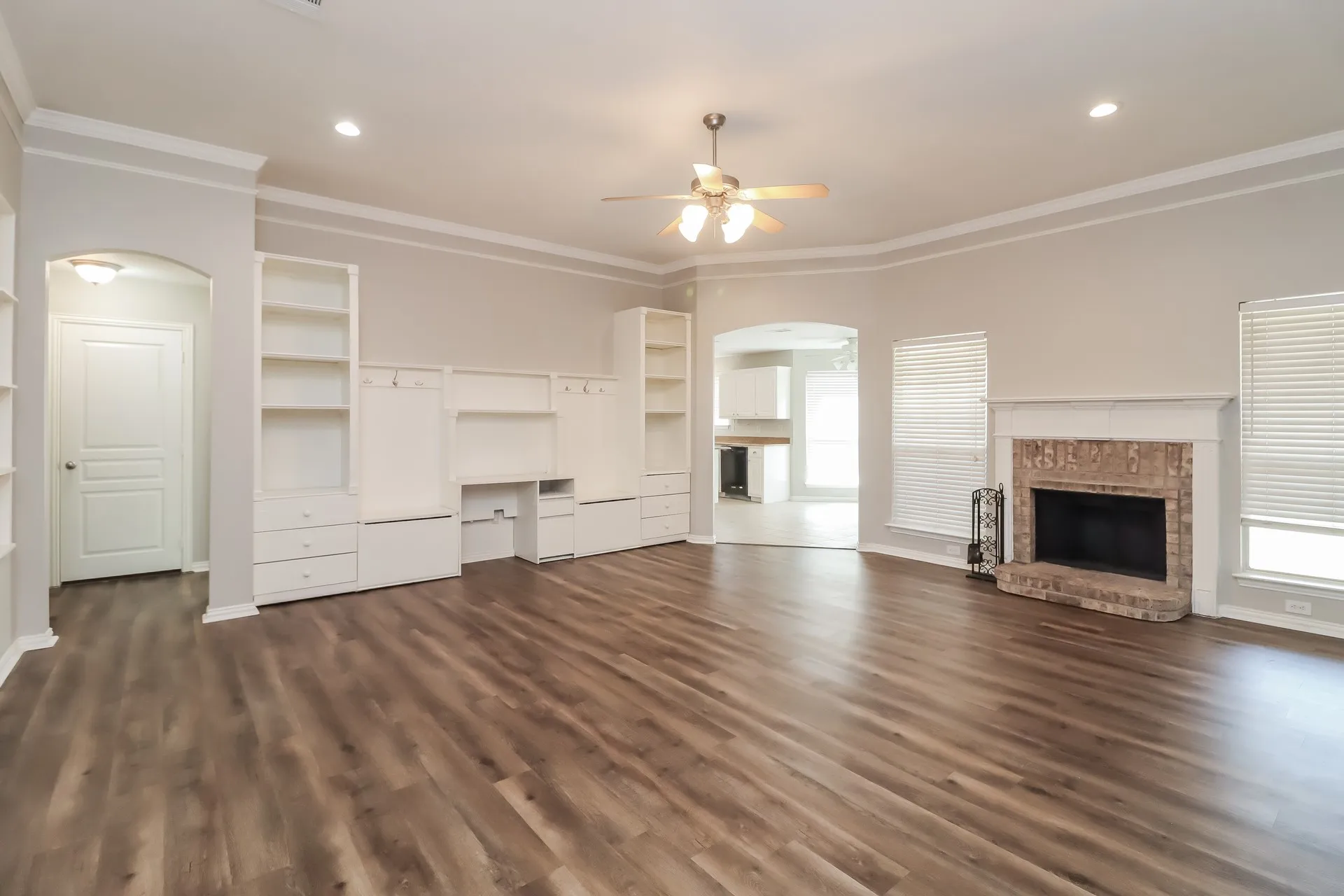 Single Family Residence For Rent in Johnson County , 911 Joshua Drive, Burleson, Texas 76028, 4 Bedroom, 2 Bathroom, 2 Garage spaces, 1,966 Sqft, built in 2003, mls#21362749, Real Estate Agent in Burleson, Homes For Rent in Johnson county, Homes For Rent in Burleson, Realtor in Burleson Texas, Real Estate Brokerage Independent Realty Texas, Luminita Cordes Realtor