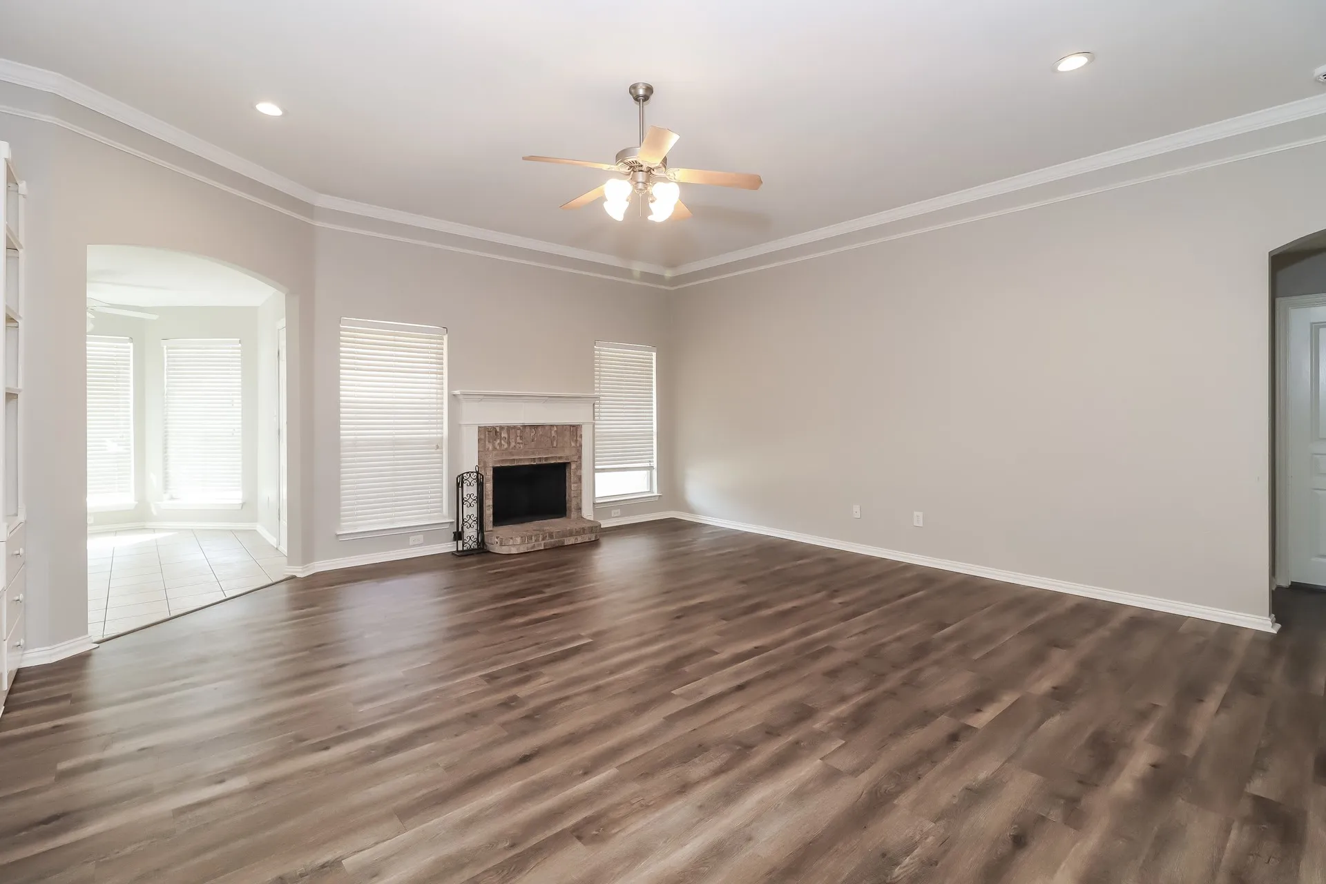 Single Family Residence For Rent in Johnson County , 911 Joshua Drive, Burleson, Texas 76028, 4 Bedroom, 2 Bathroom, 2 Garage spaces, 1,966 Sqft, built in 2003, mls#21362749, Real Estate Agent in Burleson, Homes For Rent in Johnson county, Homes For Rent in Burleson, Realtor in Burleson Texas, Real Estate Brokerage Independent Realty Texas, Luminita Cordes Realtor