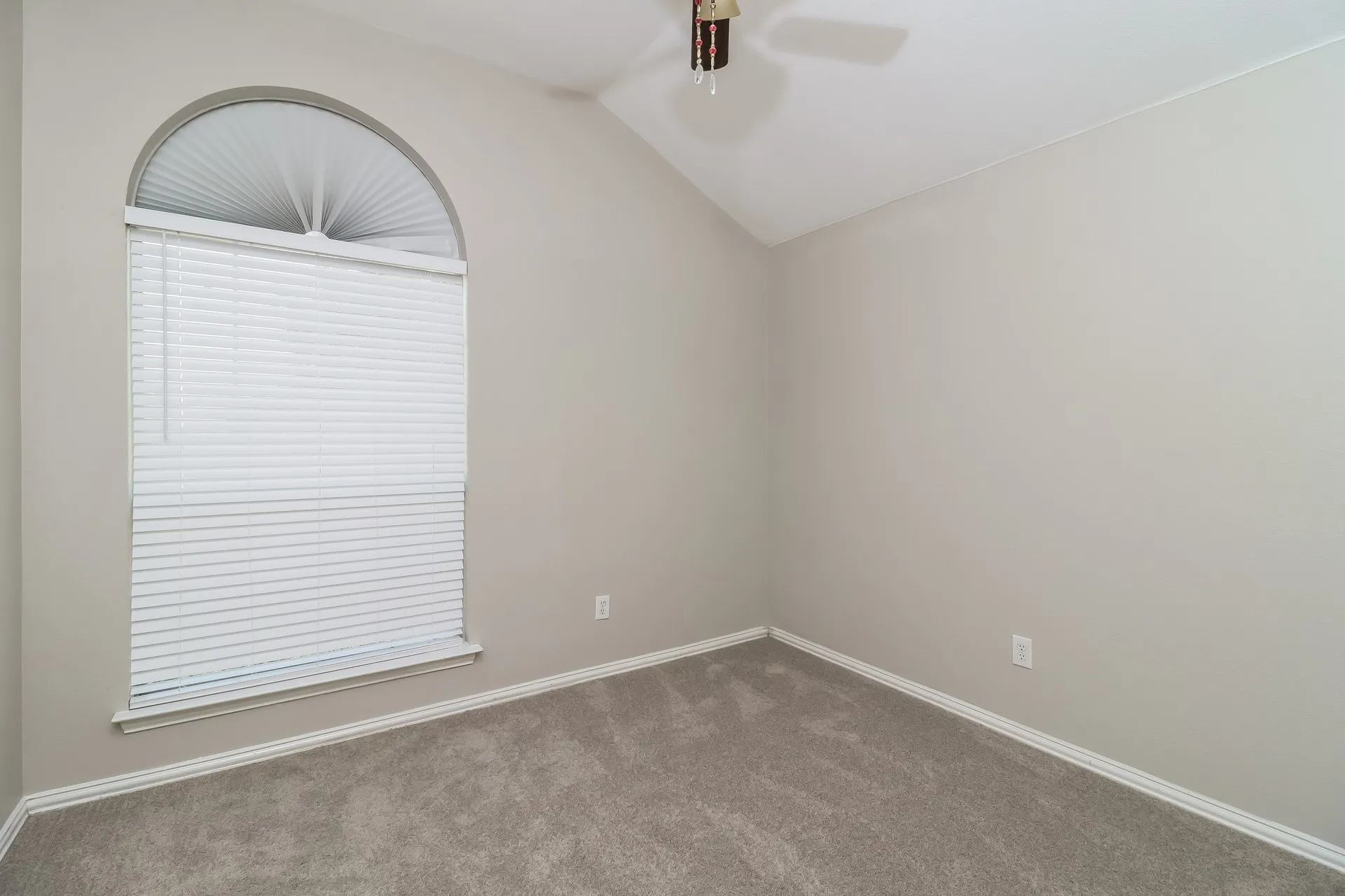 Single Family Residence For Rent in Johnson County , 911 Joshua Drive, Burleson, Texas 76028, 4 Bedroom, 2 Bathroom, 2 Garage spaces, 1,966 Sqft, built in 2003, mls#21362749, Real Estate Agent in Burleson, Homes For Rent in Johnson county, Homes For Rent in Burleson, Realtor in Burleson Texas, Real Estate Brokerage Independent Realty Texas, Luminita Cordes Realtor