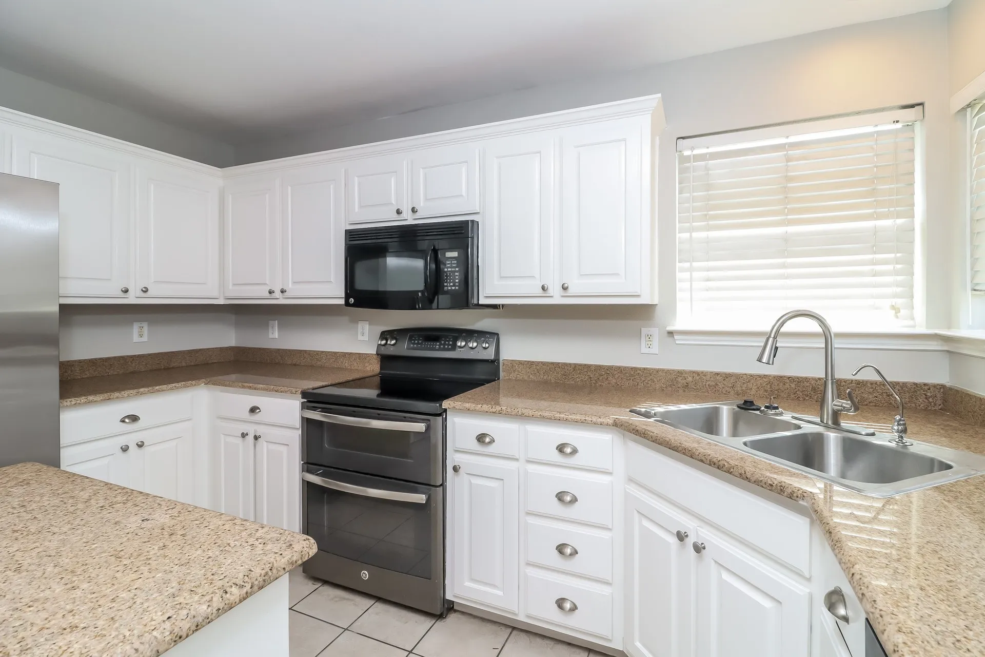 Single Family Residence For Rent in Johnson County , 911 Joshua Drive, Burleson, Texas 76028, 4 Bedroom, 2 Bathroom, 2 Garage spaces, 1,966 Sqft, built in 2003, mls#21362749, Real Estate Agent in Burleson, Homes For Rent in Johnson county, Homes For Rent in Burleson, Realtor in Burleson Texas, Real Estate Brokerage Independent Realty Texas, Luminita Cordes Realtor