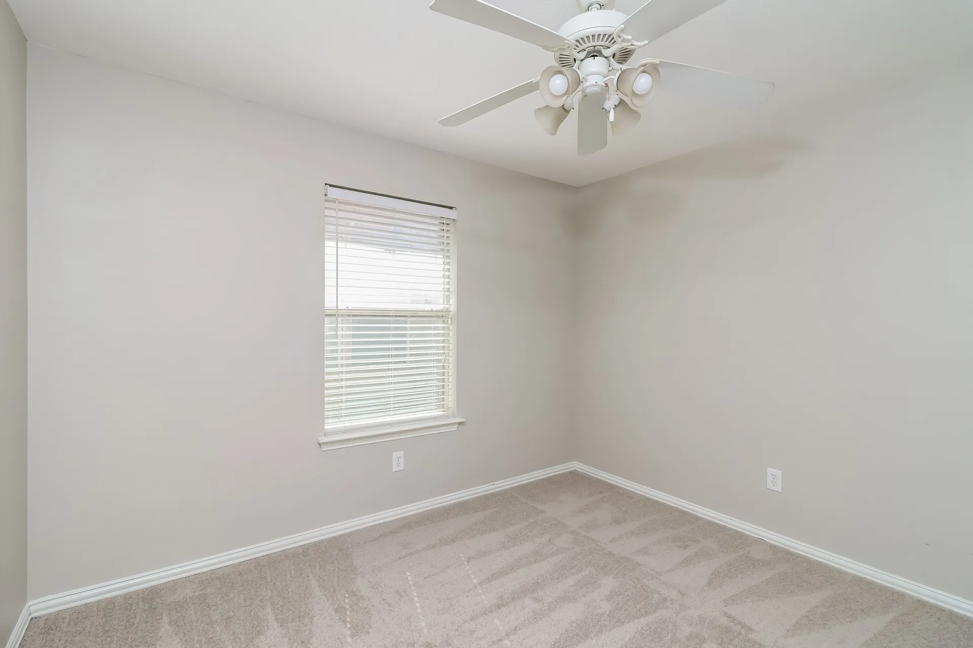 Single Family Residence For Rent in Johnson County , 911 Joshua Drive, Burleson, Texas 76028, 4 Bedroom, 2 Bathroom, 2 Garage spaces, 1,966 Sqft, built in 2003, mls#21362749, Real Estate Agent in Burleson, Homes For Rent in Johnson county, Homes For Rent in Burleson, Realtor in Burleson Texas, Real Estate Brokerage Independent Realty Texas, Luminita Cordes Realtor