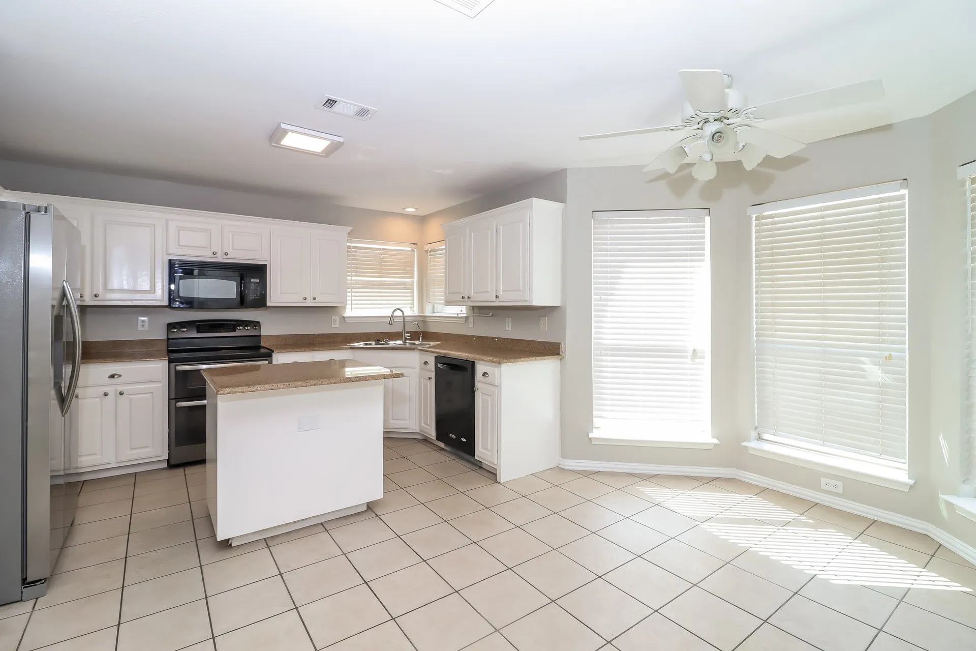 Single Family Residence For Rent in Johnson County , 911 Joshua Drive, Burleson, Texas 76028, 4 Bedroom, 2 Bathroom, 2 Garage spaces, 1,966 Sqft, built in 2003, mls#21362749, Real Estate Agent in Burleson, Homes For Rent in Johnson county, Homes For Rent in Burleson, Realtor in Burleson Texas, Real Estate Brokerage Independent Realty Texas, Luminita Cordes Realtor
