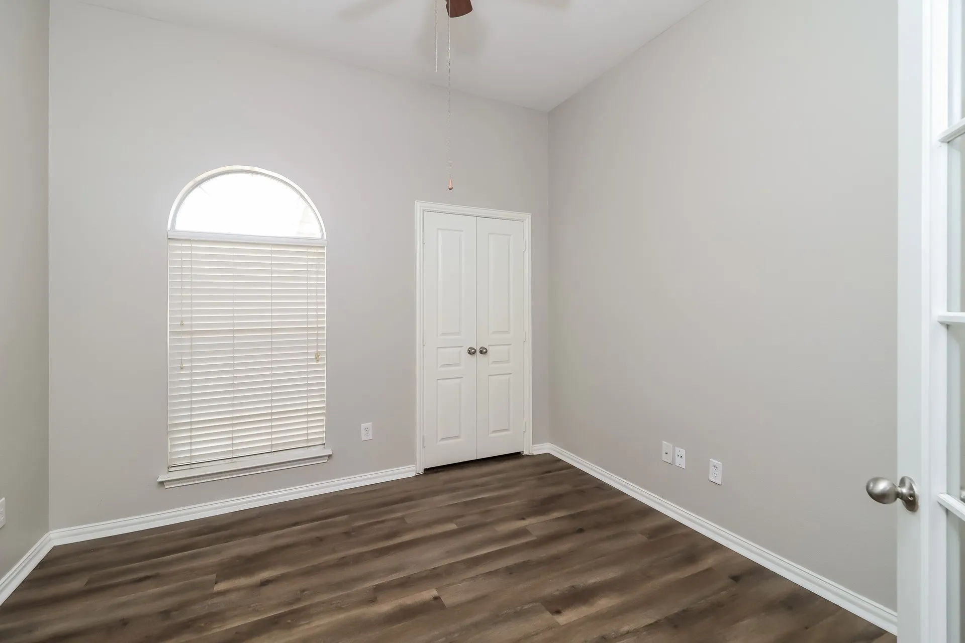 Single Family Residence For Rent in Johnson County , 911 Joshua Drive, Burleson, Texas 76028, 4 Bedroom, 2 Bathroom, 2 Garage spaces, 1,966 Sqft, built in 2003, mls#21362749, Real Estate Agent in Burleson, Homes For Rent in Johnson county, Homes For Rent in Burleson, Realtor in Burleson Texas, Real Estate Brokerage Independent Realty Texas, Luminita Cordes Realtor