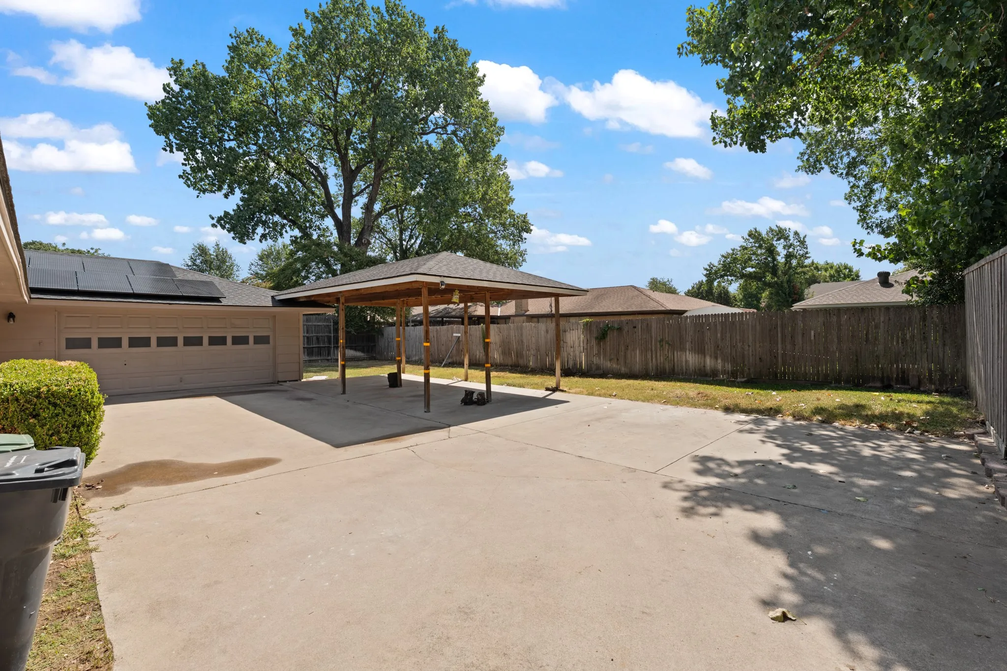 Single Family Residence For Rent in Tarrant County , 1807 Holm Oak Street, Arlington, Texas 76012, 4 Bedroom, 3 Bathroom, 2 Garage spaces, 2,344 Sqft, built in 1971, mls#21362983, Real Estate Agent in Arlington, Homes For Rent in Tarrant county, Homes For Rent in Arlington, Realtor in Arlington Texas, Real Estate Brokerage Independent Realty Texas, Luminita Cordes Realtor