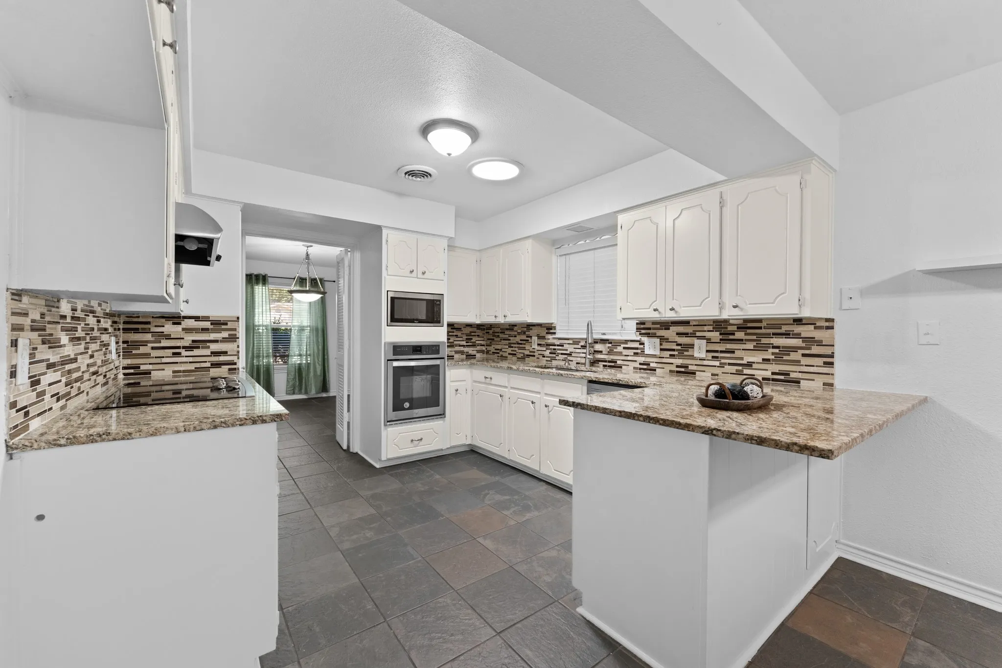 Single Family Residence For Rent in Tarrant County , 1807 Holm Oak Street, Arlington, Texas 76012, 4 Bedroom, 3 Bathroom, 2 Garage spaces, 2,344 Sqft, built in 1971, mls#21362983, Real Estate Agent in Arlington, Homes For Rent in Tarrant county, Homes For Rent in Arlington, Realtor in Arlington Texas, Real Estate Brokerage Independent Realty Texas, Luminita Cordes Realtor