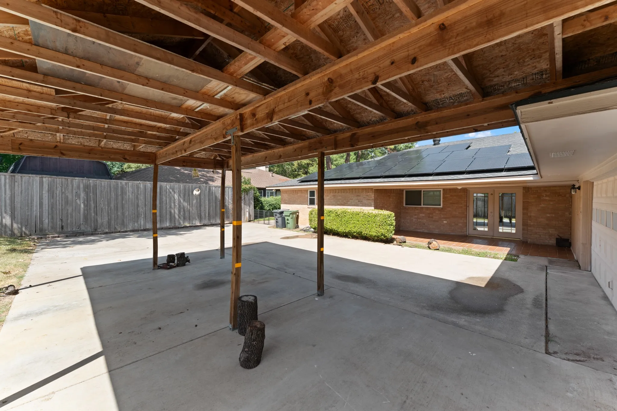 Single Family Residence For Rent in Tarrant County , 1807 Holm Oak Street, Arlington, Texas 76012, 4 Bedroom, 3 Bathroom, 2 Garage spaces, 2,344 Sqft, built in 1971, mls#21362983, Real Estate Agent in Arlington, Homes For Rent in Tarrant county, Homes For Rent in Arlington, Realtor in Arlington Texas, Real Estate Brokerage Independent Realty Texas, Luminita Cordes Realtor