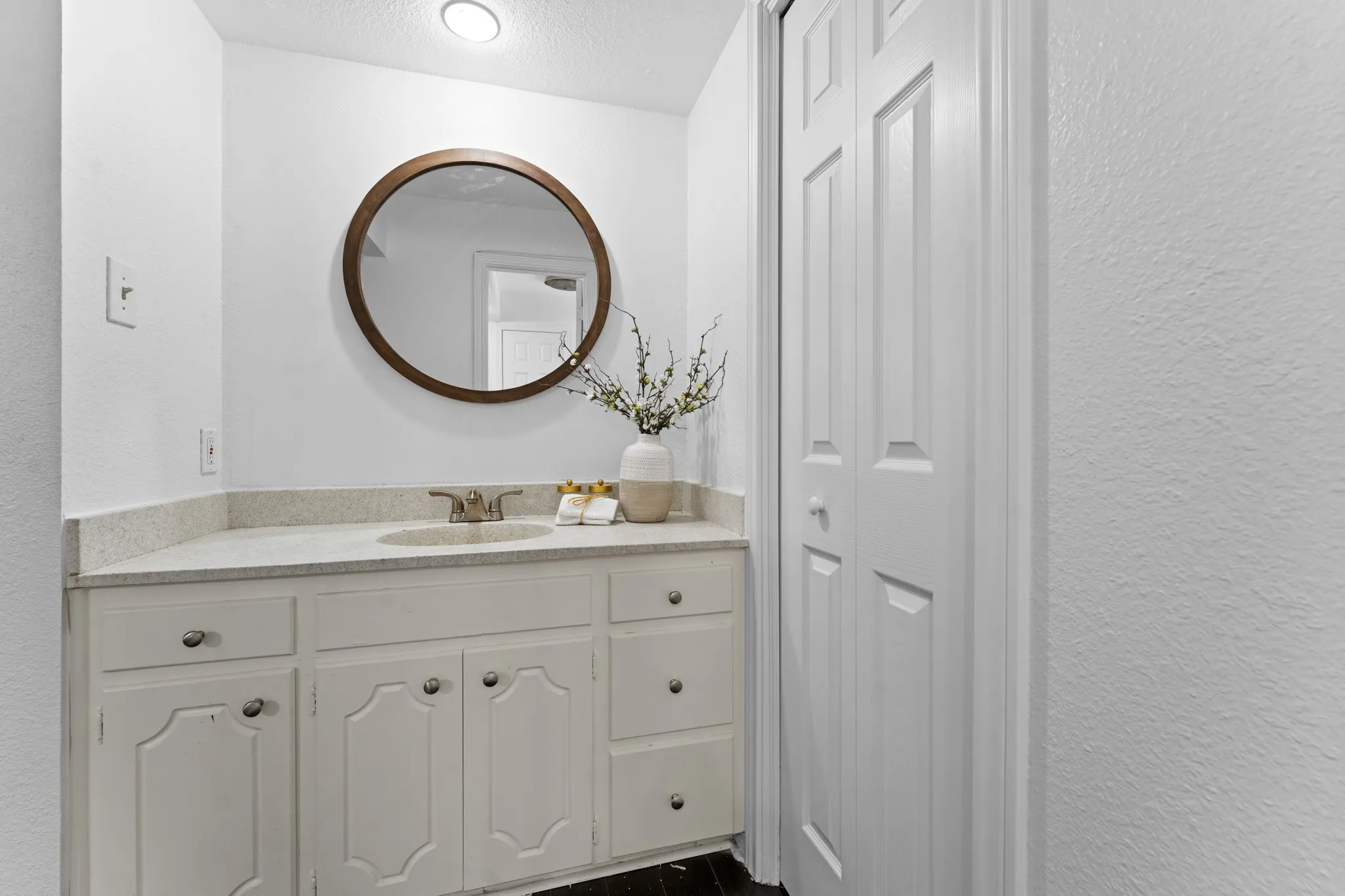 Single Family Residence For Rent in Tarrant County , 1807 Holm Oak Street, Arlington, Texas 76012, 4 Bedroom, 3 Bathroom, 2 Garage spaces, 2,344 Sqft, built in 1971, mls#21362983, Real Estate Agent in Arlington, Homes For Rent in Tarrant county, Homes For Rent in Arlington, Realtor in Arlington Texas, Real Estate Brokerage Independent Realty Texas, Luminita Cordes Realtor