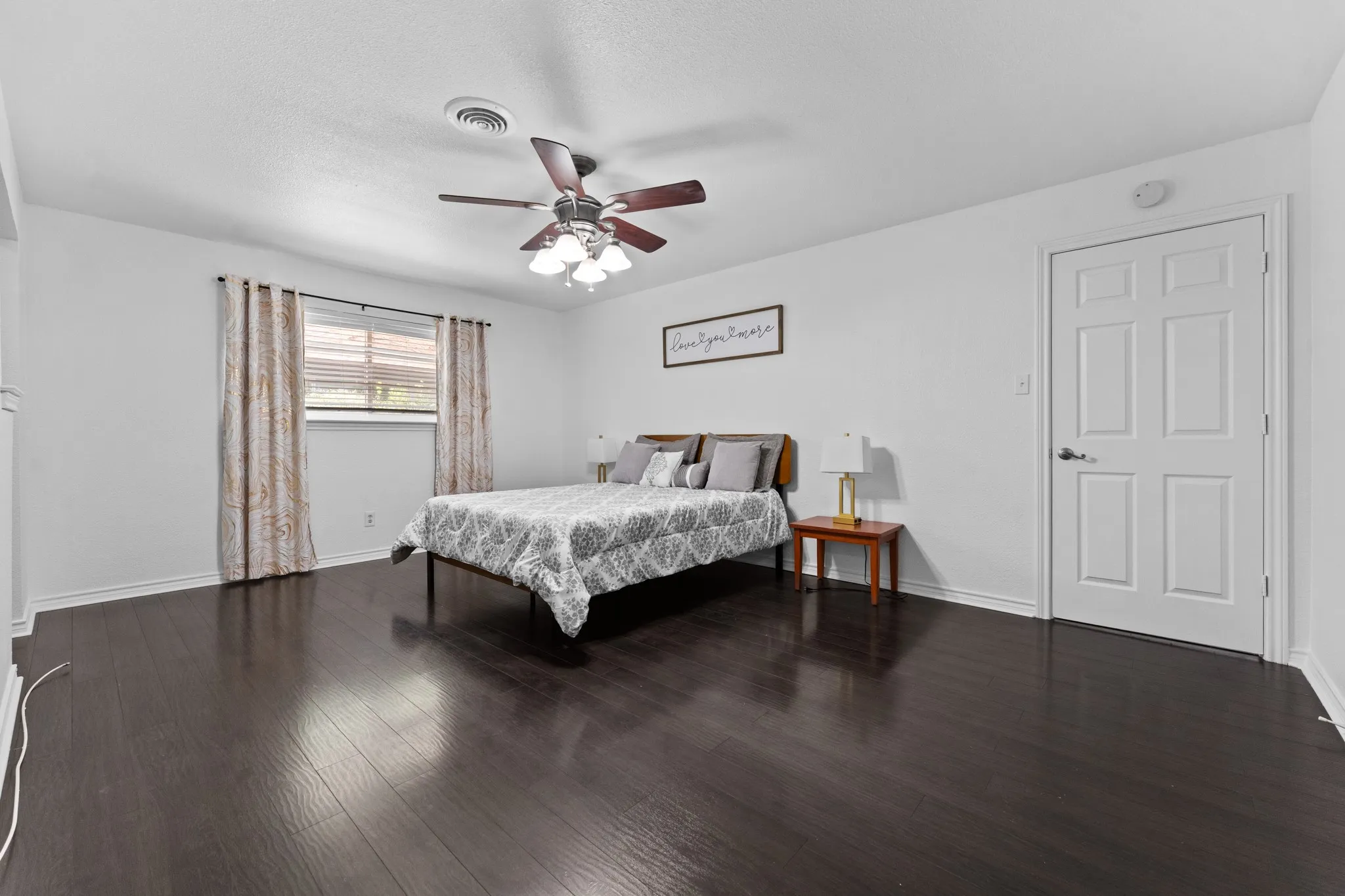 Single Family Residence For Rent in Tarrant County , 1807 Holm Oak Street, Arlington, Texas 76012, 4 Bedroom, 3 Bathroom, 2 Garage spaces, 2,344 Sqft, built in 1971, mls#21362983, Real Estate Agent in Arlington, Homes For Rent in Tarrant county, Homes For Rent in Arlington, Realtor in Arlington Texas, Real Estate Brokerage Independent Realty Texas, Luminita Cordes Realtor