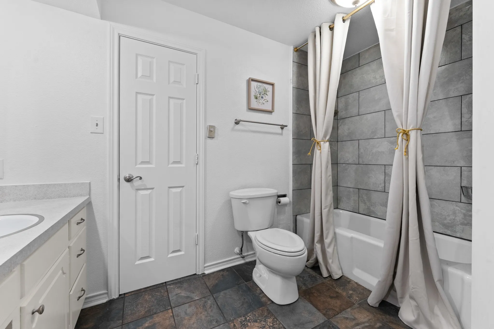 Single Family Residence For Rent in Tarrant County , 1807 Holm Oak Street, Arlington, Texas 76012, 4 Bedroom, 3 Bathroom, 2 Garage spaces, 2,344 Sqft, built in 1971, mls#21362983, Real Estate Agent in Arlington, Homes For Rent in Tarrant county, Homes For Rent in Arlington, Realtor in Arlington Texas, Real Estate Brokerage Independent Realty Texas, Luminita Cordes Realtor