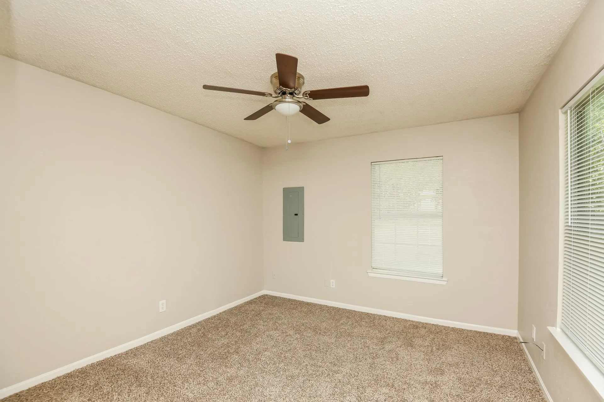 Single Family Residence For Rent in Tarrant County , 841 Hackamore Street, White Settlement, Texas 76108, 3 Bedroom, 2 Bathroom, Garage spaces, 1,442 Sqft, built in 1958, mls#21362715, Real Estate Agent in White Settlement, Homes For Rent in Tarrant county, Homes For Rent in White Settlement, Realtor in White Settlement Texas, Real Estate Brokerage Independent Realty Texas, Luminita Cordes Realtor