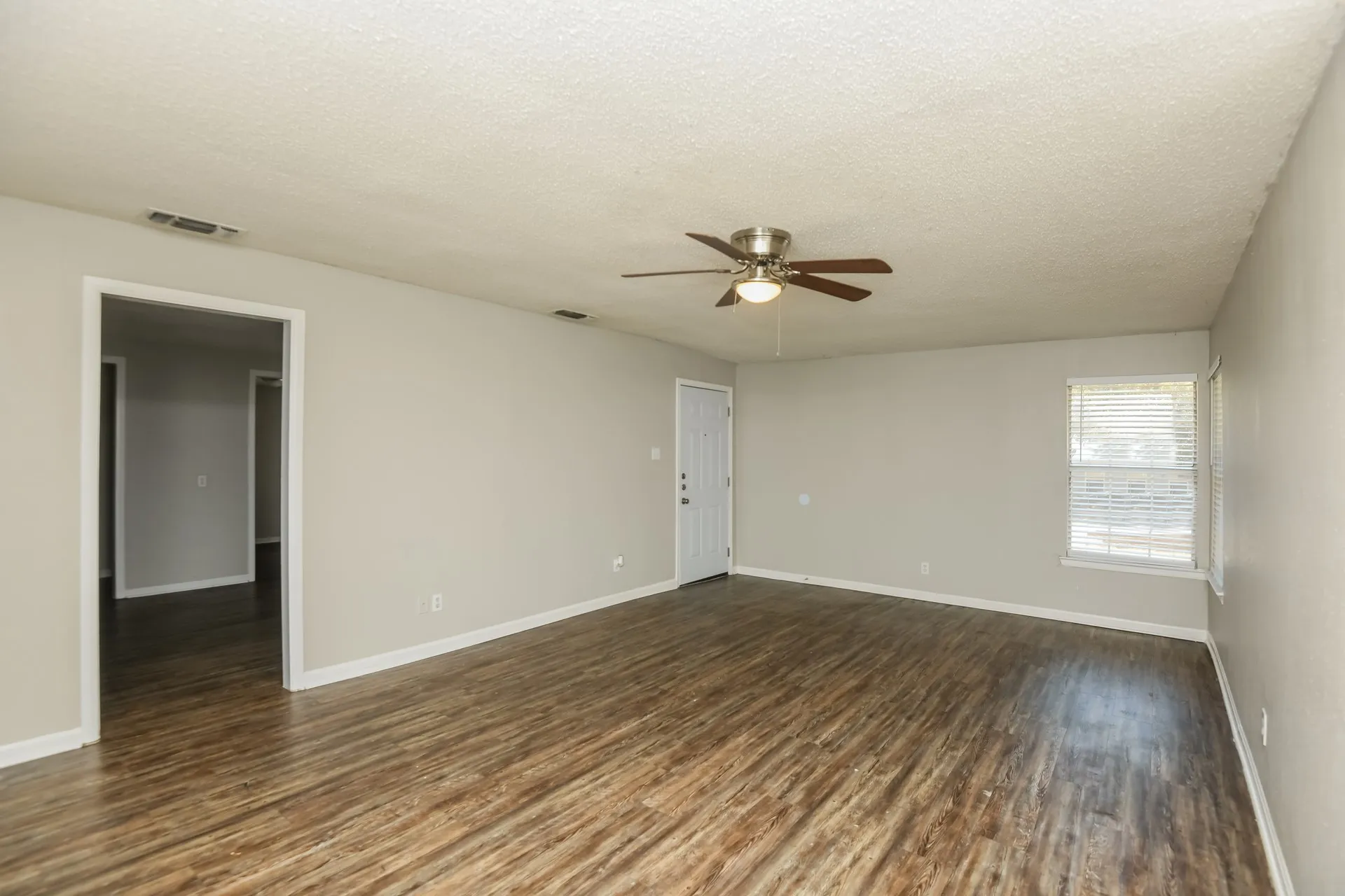 Single Family Residence For Rent in Tarrant County , 841 Hackamore Street, White Settlement, Texas 76108, 3 Bedroom, 2 Bathroom, Garage spaces, 1,442 Sqft, built in 1958, mls#21362715, Real Estate Agent in White Settlement, Homes For Rent in Tarrant county, Homes For Rent in White Settlement, Realtor in White Settlement Texas, Real Estate Brokerage Independent Realty Texas, Luminita Cordes Realtor