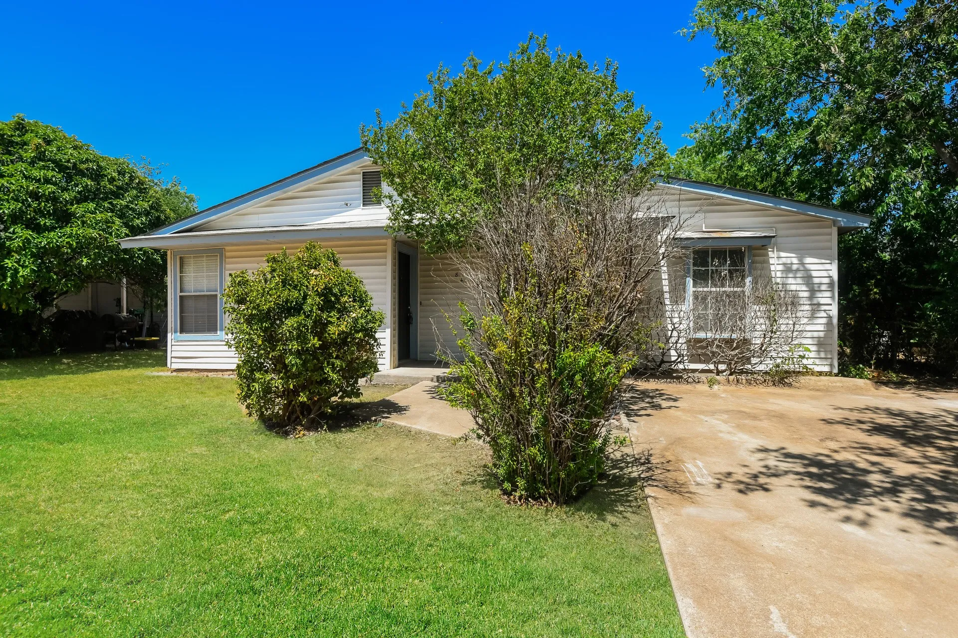 Single Family Residence For Rent in Tarrant County , 841 Hackamore Street, White Settlement, Texas 76108, 3 Bedroom, 2 Bathroom, Garage spaces, 1,442 Sqft, built in 1958, mls#21362715, Real Estate Agent in White Settlement, Homes For Rent in Tarrant county, Homes For Rent in White Settlement, Realtor in White Settlement Texas, Real Estate Brokerage Independent Realty Texas, Luminita Cordes Realtor