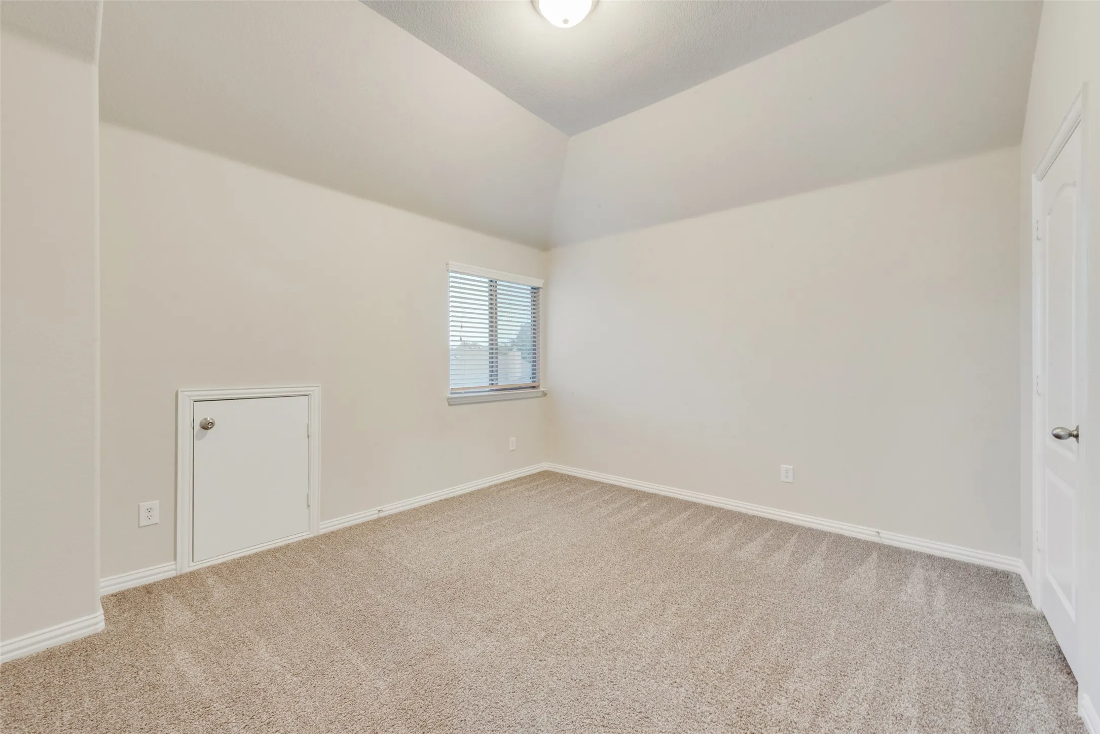 Single Family Residence For Sale in Johnson County , 917 Tara Drive, Burleson, Texas 76028, 4 Bedroom, 3 Bathroom, 2 Garage spaces, 2,876 Sqft, built in 2009, mls#21362757, Real Estate Agent in Burleson, Homes For Sale in Johnson county, Homes For Sale in Burleson, Realtor in Burleson Texas, Real Estate Brokerage Independent Realty Texas, Luminita Cordes Realtor