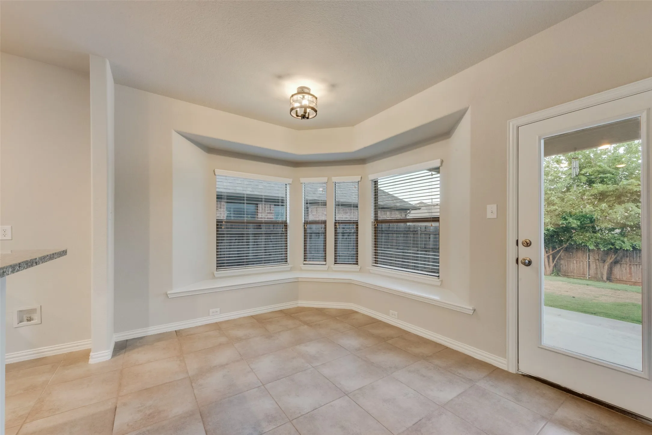 Single Family Residence For Sale in Johnson County , 917 Tara Drive, Burleson, Texas 76028, 4 Bedroom, 3 Bathroom, 2 Garage spaces, 2,876 Sqft, built in 2009, mls#21362757, Real Estate Agent in Burleson, Homes For Sale in Johnson county, Homes For Sale in Burleson, Realtor in Burleson Texas, Real Estate Brokerage Independent Realty Texas, Luminita Cordes Realtor