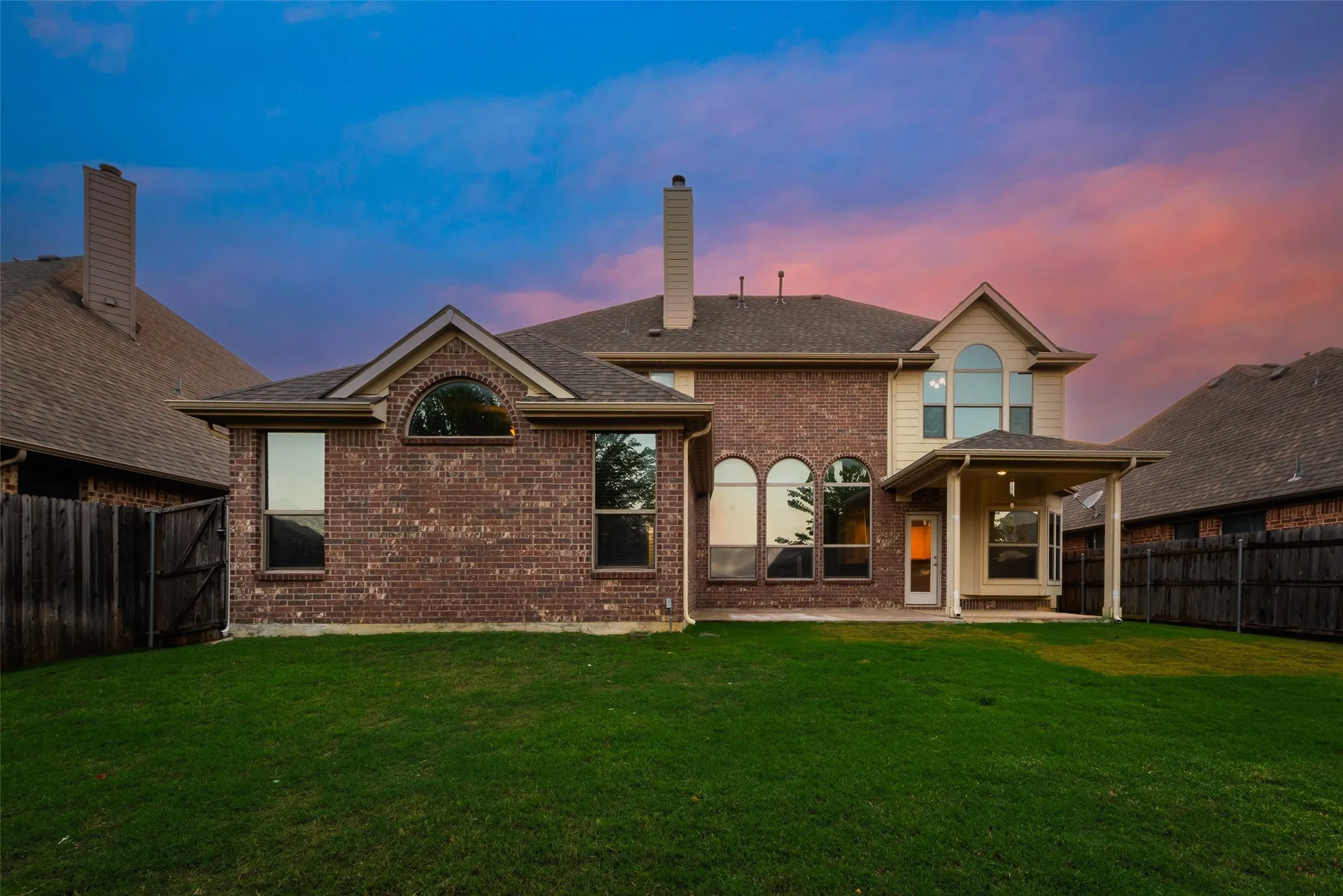 Single Family Residence For Sale in Johnson County , 917 Tara Drive, Burleson, Texas 76028, 4 Bedroom, 3 Bathroom, 2 Garage spaces, 2,876 Sqft, built in 2009, mls#21362757, Real Estate Agent in Burleson, Homes For Sale in Johnson county, Homes For Sale in Burleson, Realtor in Burleson Texas, Real Estate Brokerage Independent Realty Texas, Luminita Cordes Realtor