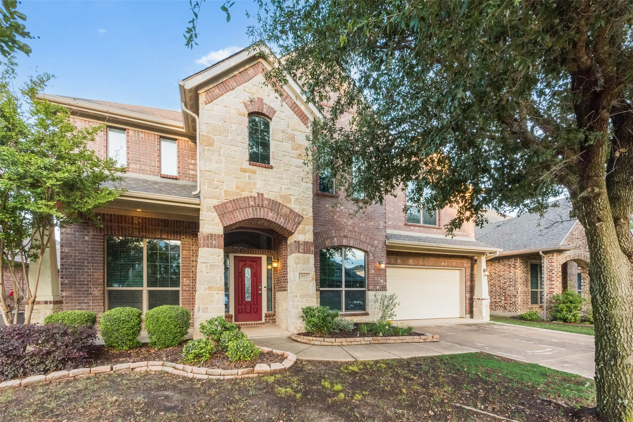 Single Family Residence For Sale in Johnson County , 917 Tara Drive, Burleson, Texas 76028, 4 Bedroom, 3 Bathroom, 2 Garage spaces, 2,876 Sqft, built in 2009, mls#21362757, Real Estate Agent in Burleson, Homes For Sale in Johnson county, Homes For Sale in Burleson, Realtor in Burleson Texas, Real Estate Brokerage Independent Realty Texas, Luminita Cordes Realtor