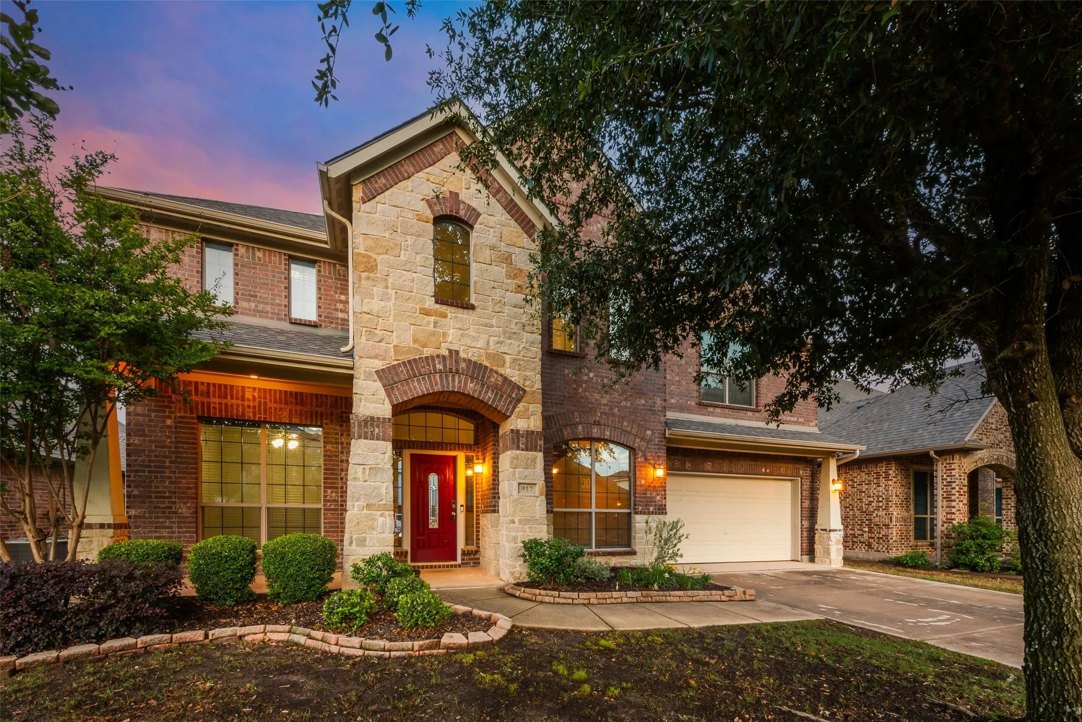 Single Family Residence For Sale in Johnson County , 917 Tara Drive, Burleson, Texas 76028, 4 Bedroom, 3 Bathroom, 2 Garage spaces, 2,876 Sqft, built in 2009, mls#21362757, Real Estate Agent in Burleson, Homes For Sale in Johnson county, Homes For Sale in Burleson, Realtor in Burleson Texas, Real Estate Brokerage Independent Realty Texas, Luminita Cordes Realtor
