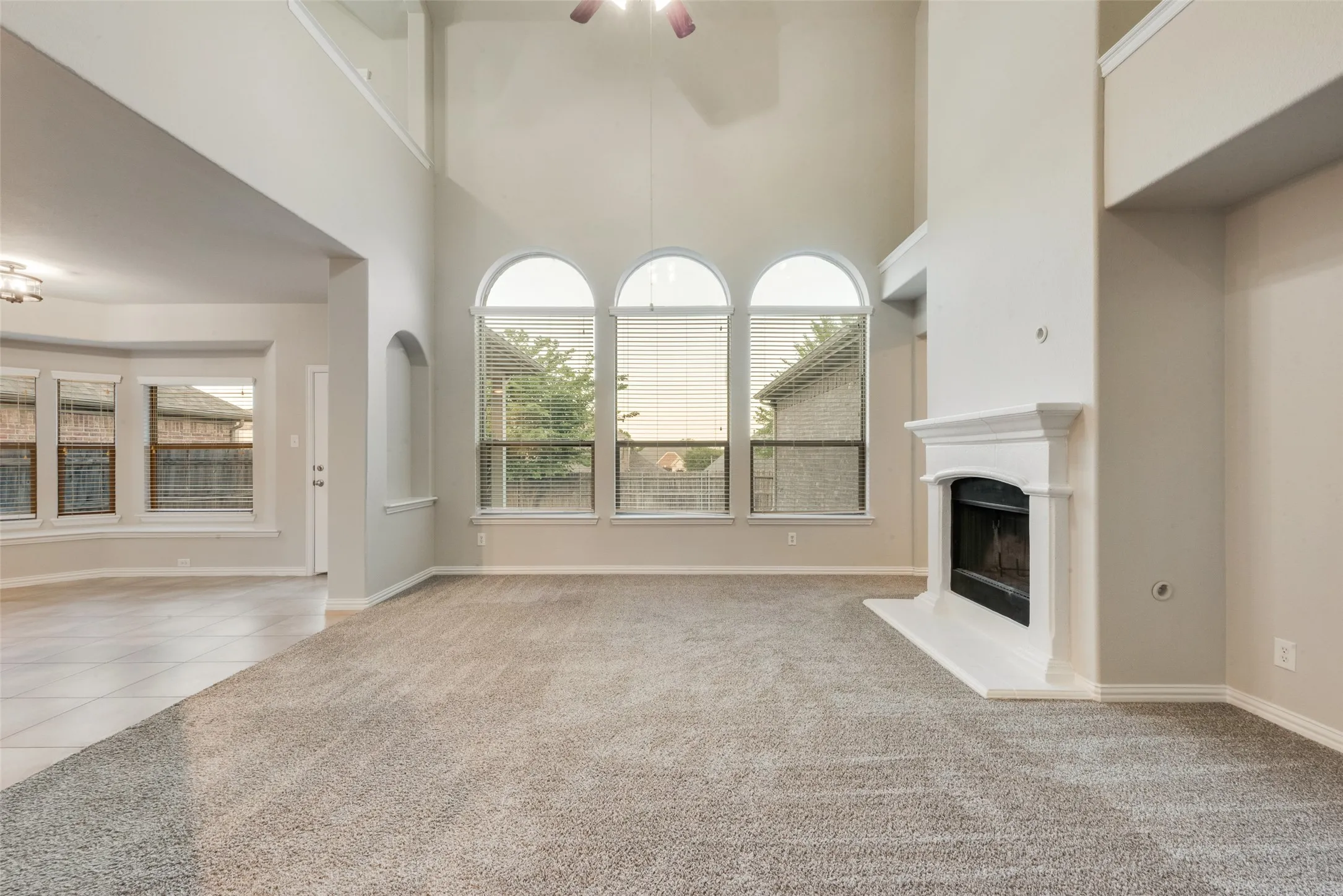 Single Family Residence For Sale in Johnson County , 917 Tara Drive, Burleson, Texas 76028, 4 Bedroom, 3 Bathroom, 2 Garage spaces, 2,876 Sqft, built in 2009, mls#21362757, Real Estate Agent in Burleson, Homes For Sale in Johnson county, Homes For Sale in Burleson, Realtor in Burleson Texas, Real Estate Brokerage Independent Realty Texas, Luminita Cordes Realtor