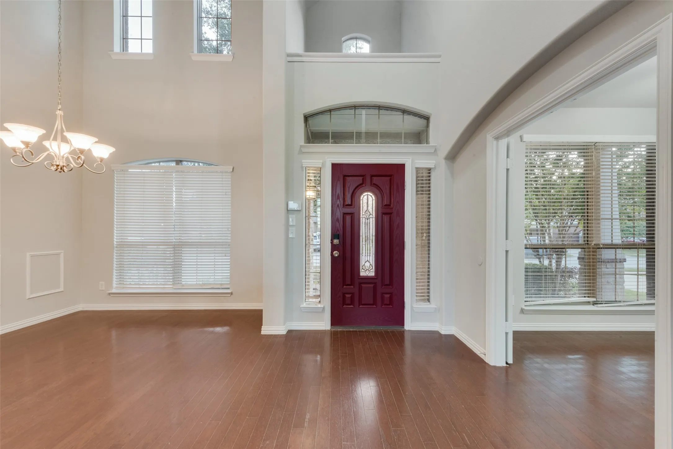 Single Family Residence For Sale in Johnson County , 917 Tara Drive, Burleson, Texas 76028, 4 Bedroom, 3 Bathroom, 2 Garage spaces, 2,876 Sqft, built in 2009, mls#21362757, Real Estate Agent in Burleson, Homes For Sale in Johnson county, Homes For Sale in Burleson, Realtor in Burleson Texas, Real Estate Brokerage Independent Realty Texas, Luminita Cordes Realtor
