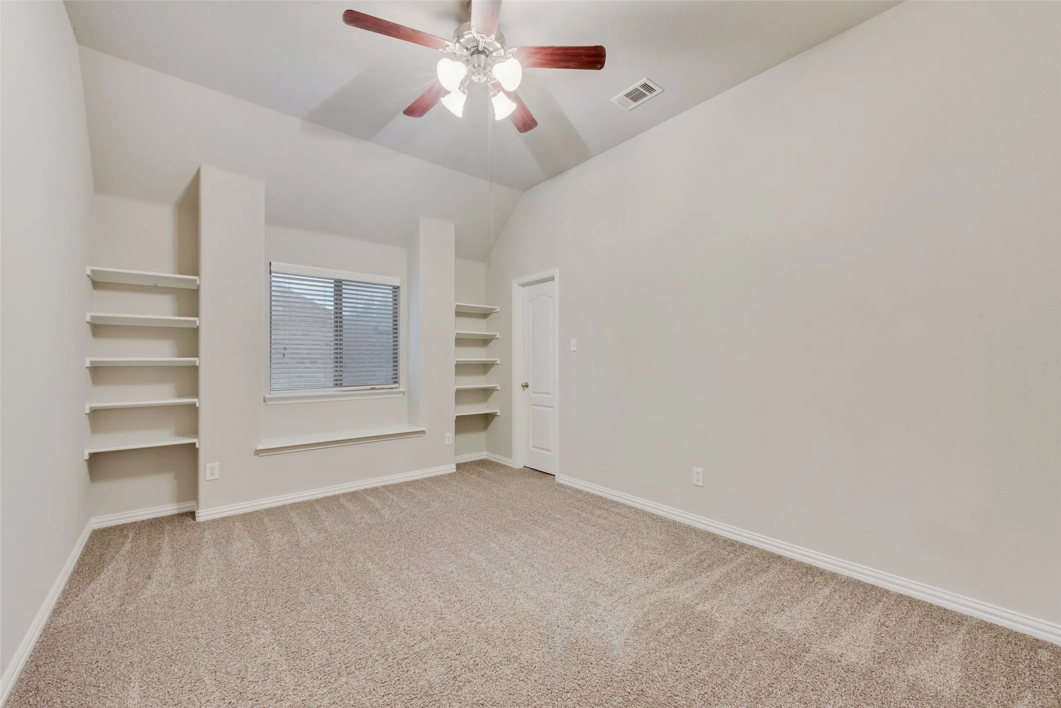 Single Family Residence For Sale in Johnson County , 917 Tara Drive, Burleson, Texas 76028, 4 Bedroom, 3 Bathroom, 2 Garage spaces, 2,876 Sqft, built in 2009, mls#21362757, Real Estate Agent in Burleson, Homes For Sale in Johnson county, Homes For Sale in Burleson, Realtor in Burleson Texas, Real Estate Brokerage Independent Realty Texas, Luminita Cordes Realtor