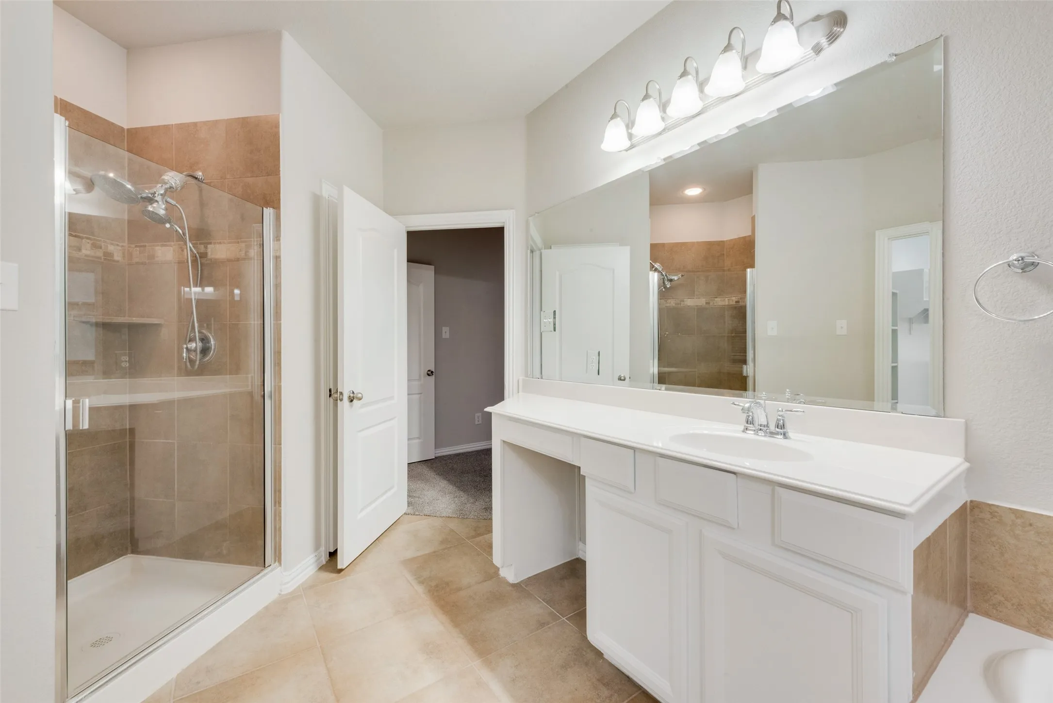 Single Family Residence For Sale in Johnson County , 917 Tara Drive, Burleson, Texas 76028, 4 Bedroom, 3 Bathroom, 2 Garage spaces, 2,876 Sqft, built in 2009, mls#21362757, Real Estate Agent in Burleson, Homes For Sale in Johnson county, Homes For Sale in Burleson, Realtor in Burleson Texas, Real Estate Brokerage Independent Realty Texas, Luminita Cordes Realtor