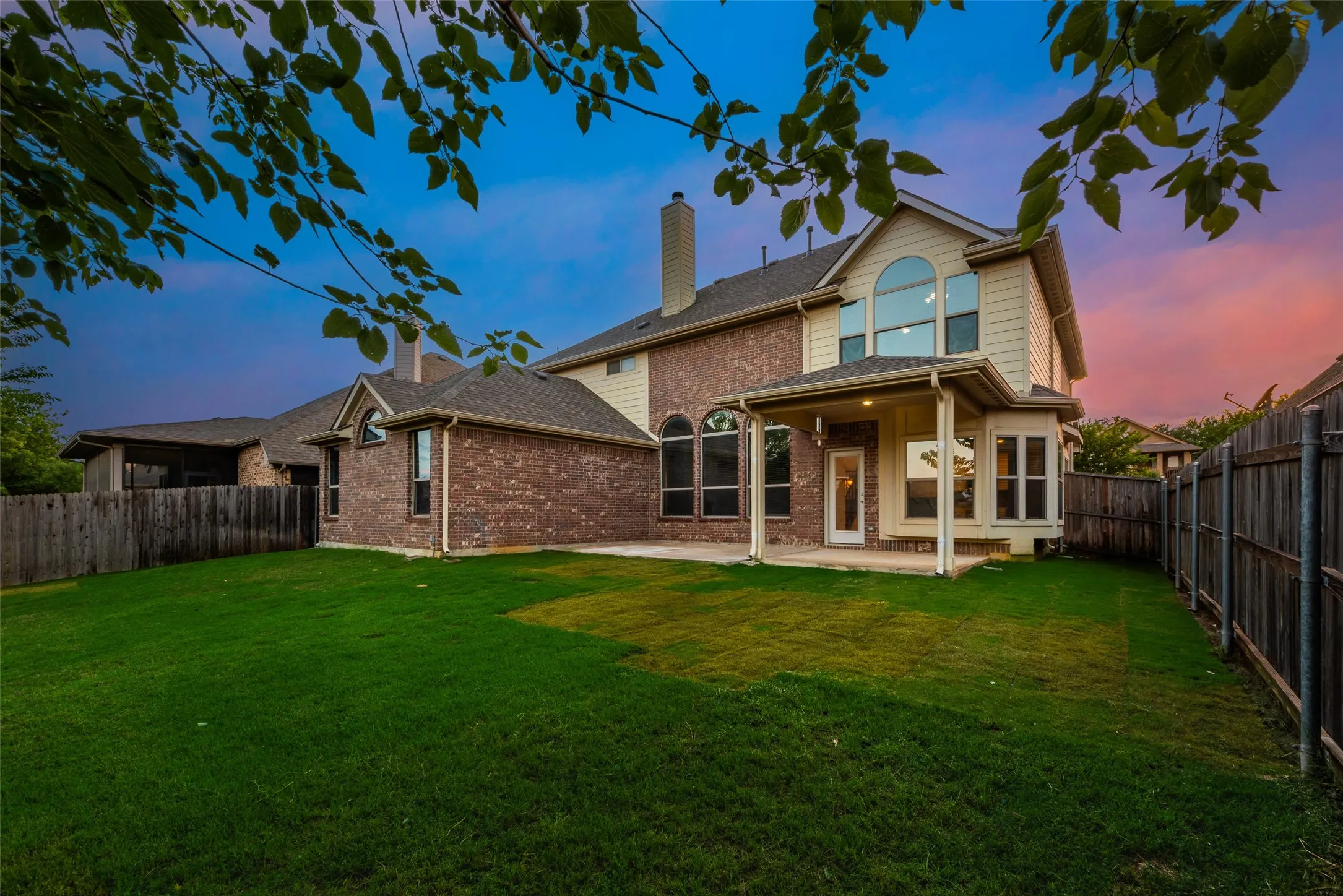 Single Family Residence For Sale in Johnson County , 917 Tara Drive, Burleson, Texas 76028, 4 Bedroom, 3 Bathroom, 2 Garage spaces, 2,876 Sqft, built in 2009, mls#21362757, Real Estate Agent in Burleson, Homes For Sale in Johnson county, Homes For Sale in Burleson, Realtor in Burleson Texas, Real Estate Brokerage Independent Realty Texas, Luminita Cordes Realtor