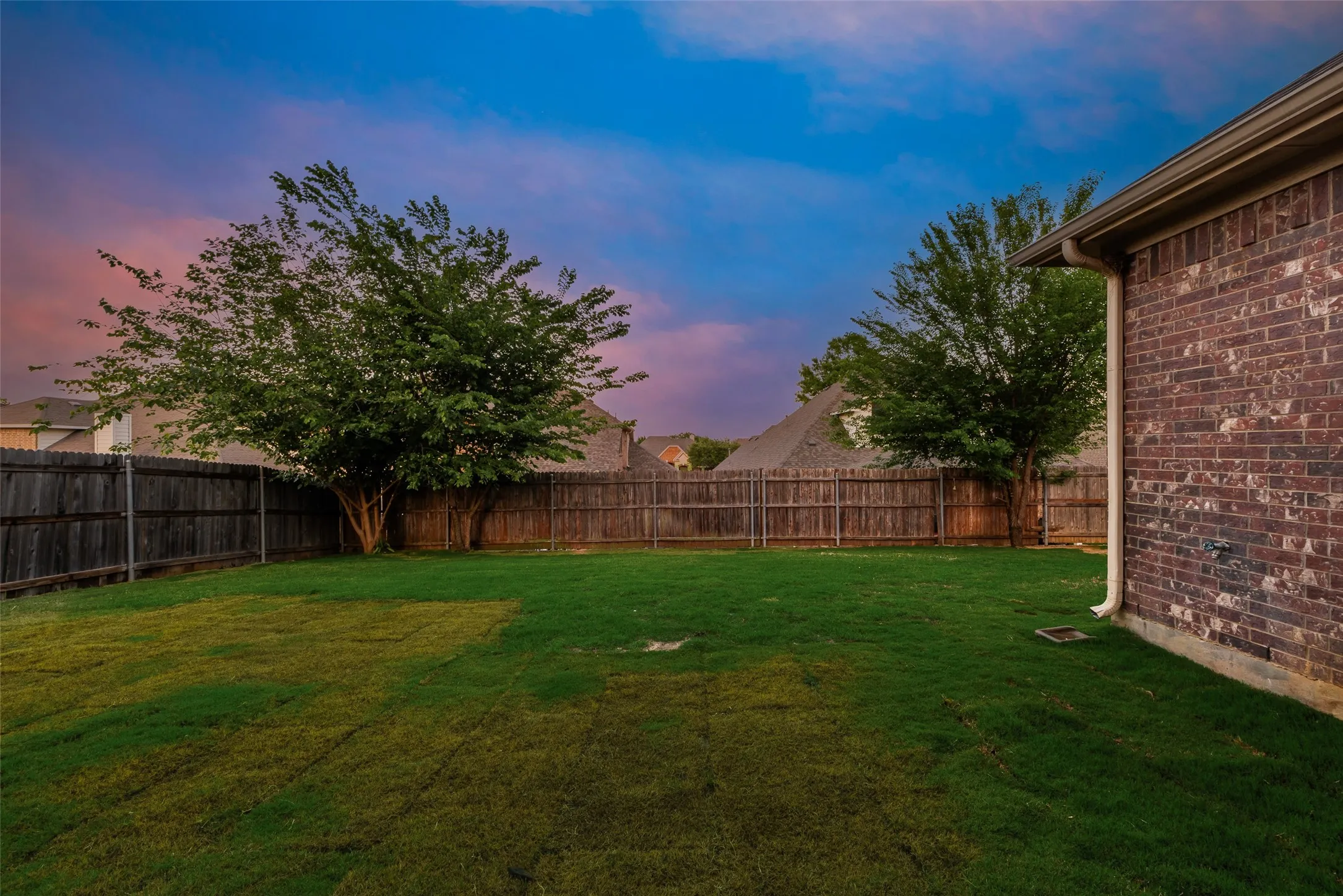 Single Family Residence For Sale in Johnson County , 917 Tara Drive, Burleson, Texas 76028, 4 Bedroom, 3 Bathroom, 2 Garage spaces, 2,876 Sqft, built in 2009, mls#21362757, Real Estate Agent in Burleson, Homes For Sale in Johnson county, Homes For Sale in Burleson, Realtor in Burleson Texas, Real Estate Brokerage Independent Realty Texas, Luminita Cordes Realtor