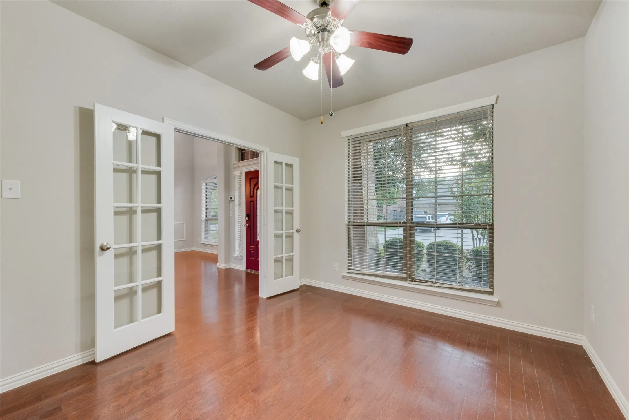 Single Family Residence For Sale in Johnson County , 917 Tara Drive, Burleson, Texas 76028, 4 Bedroom, 3 Bathroom, 2 Garage spaces, 2,876 Sqft, built in 2009, mls#21362757, Real Estate Agent in Burleson, Homes For Sale in Johnson county, Homes For Sale in Burleson, Realtor in Burleson Texas, Real Estate Brokerage Independent Realty Texas, Luminita Cordes Realtor