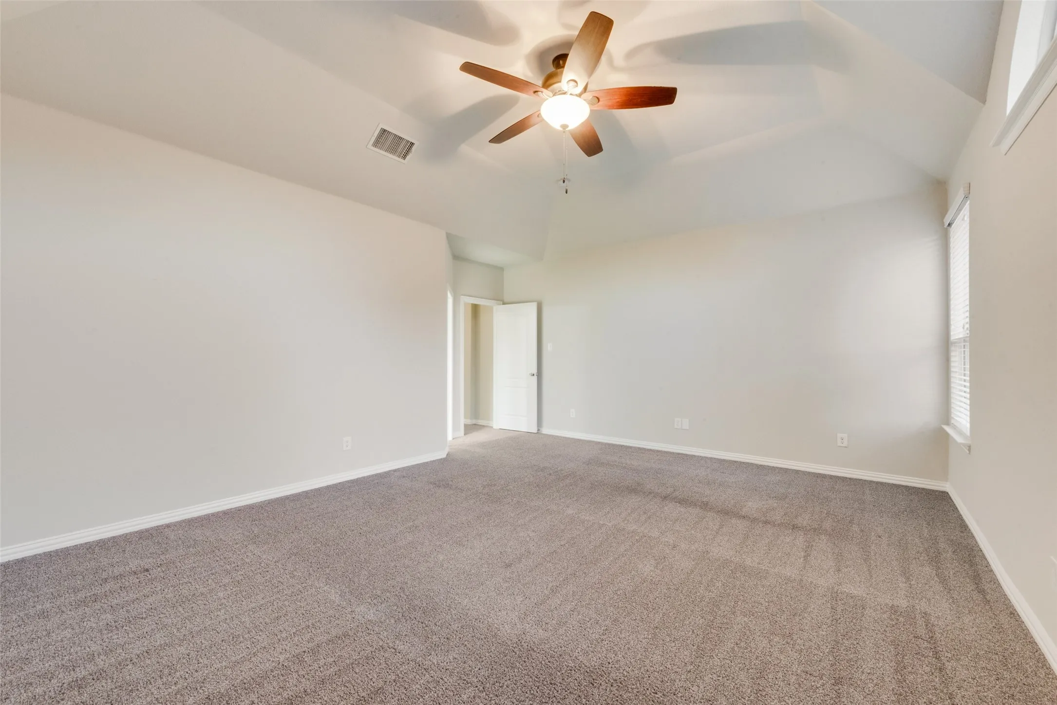 Single Family Residence For Sale in Johnson County , 917 Tara Drive, Burleson, Texas 76028, 4 Bedroom, 3 Bathroom, 2 Garage spaces, 2,876 Sqft, built in 2009, mls#21362757, Real Estate Agent in Burleson, Homes For Sale in Johnson county, Homes For Sale in Burleson, Realtor in Burleson Texas, Real Estate Brokerage Independent Realty Texas, Luminita Cordes Realtor