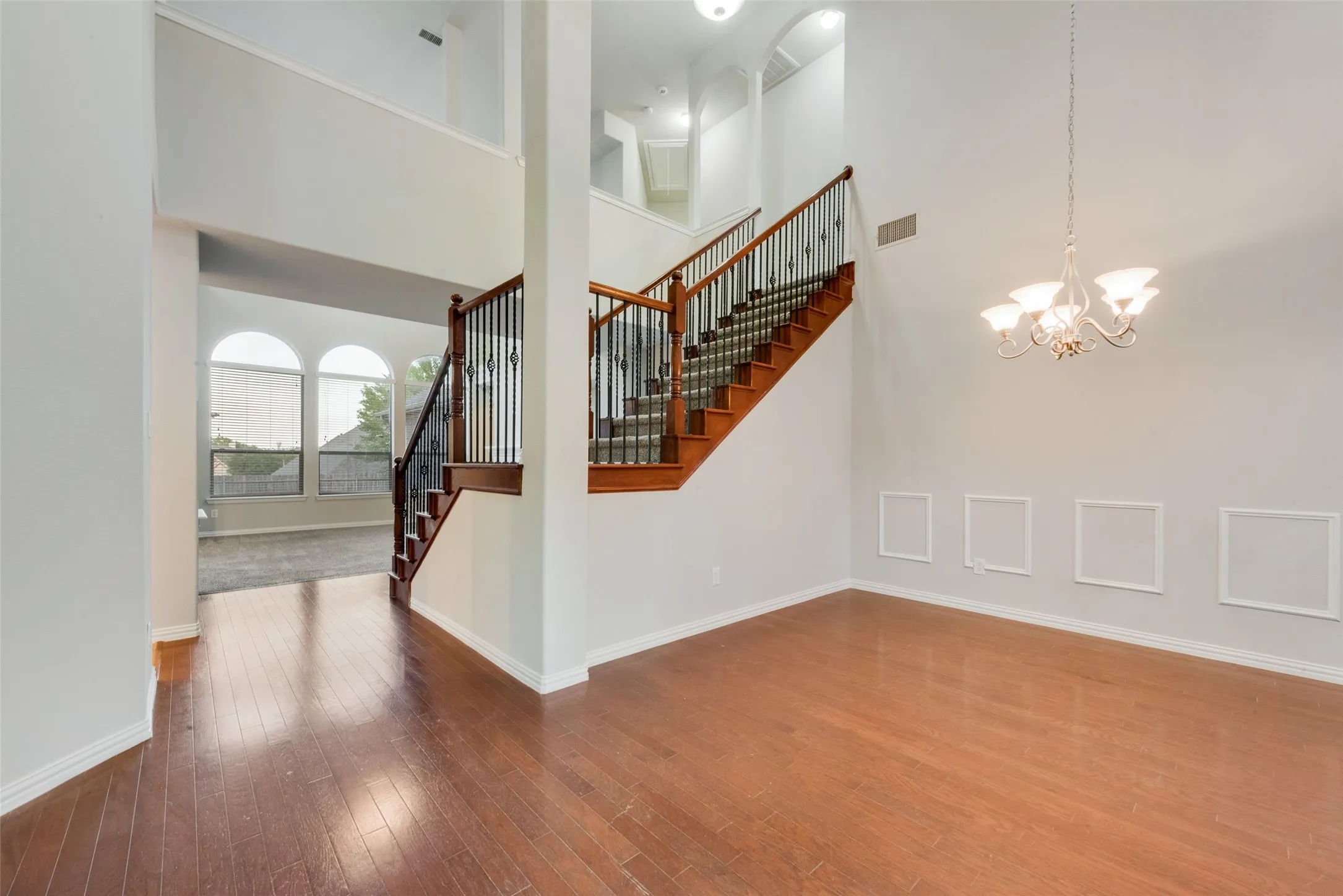 Single Family Residence For Sale in Johnson County , 917 Tara Drive, Burleson, Texas 76028, 4 Bedroom, 3 Bathroom, 2 Garage spaces, 2,876 Sqft, built in 2009, mls#21362757, Real Estate Agent in Burleson, Homes For Sale in Johnson county, Homes For Sale in Burleson, Realtor in Burleson Texas, Real Estate Brokerage Independent Realty Texas, Luminita Cordes Realtor