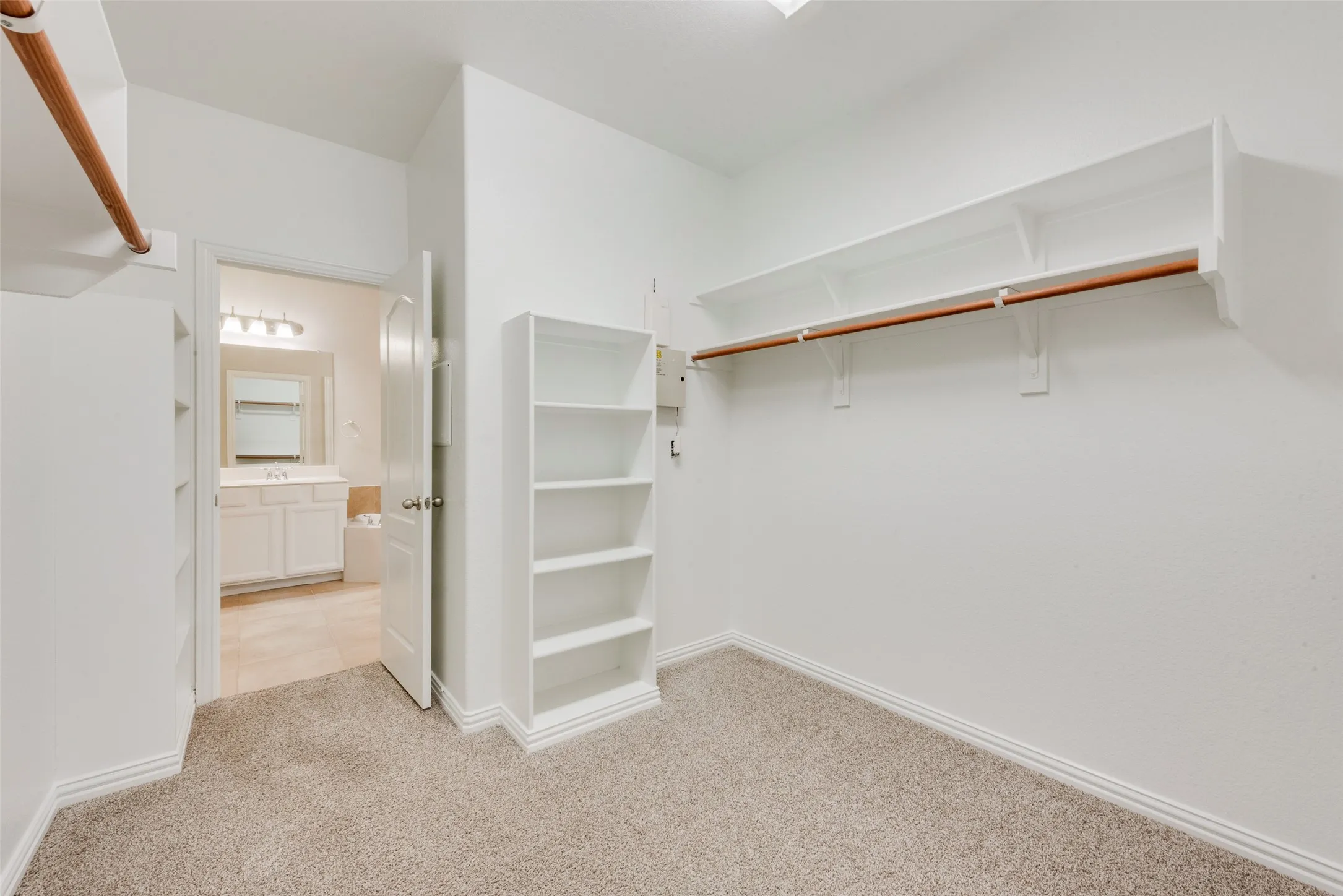 Single Family Residence For Sale in Johnson County , 917 Tara Drive, Burleson, Texas 76028, 4 Bedroom, 3 Bathroom, 2 Garage spaces, 2,876 Sqft, built in 2009, mls#21362757, Real Estate Agent in Burleson, Homes For Sale in Johnson county, Homes For Sale in Burleson, Realtor in Burleson Texas, Real Estate Brokerage Independent Realty Texas, Luminita Cordes Realtor