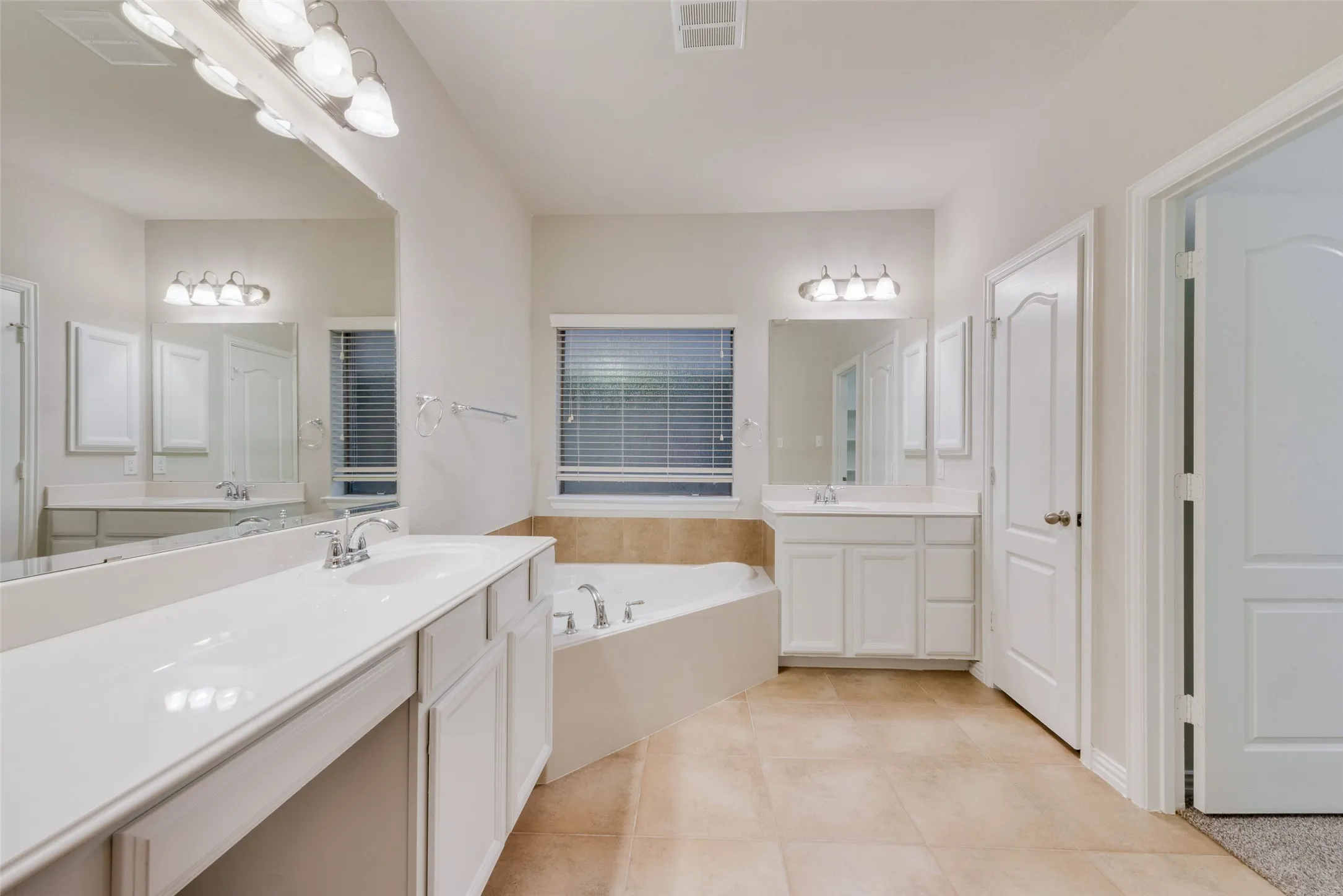 Single Family Residence For Sale in Johnson County , 917 Tara Drive, Burleson, Texas 76028, 4 Bedroom, 3 Bathroom, 2 Garage spaces, 2,876 Sqft, built in 2009, mls#21362757, Real Estate Agent in Burleson, Homes For Sale in Johnson county, Homes For Sale in Burleson, Realtor in Burleson Texas, Real Estate Brokerage Independent Realty Texas, Luminita Cordes Realtor