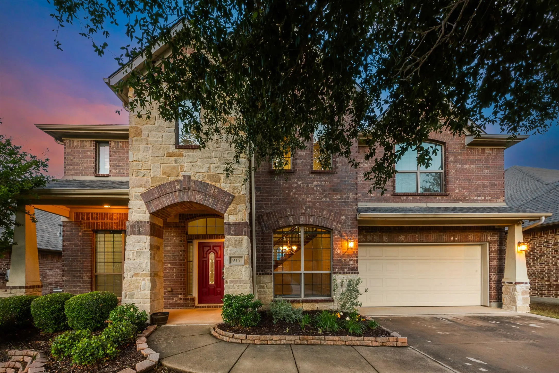 Single Family Residence For Sale in Johnson County , 917 Tara Drive, Burleson, Texas 76028, 4 Bedroom, 3 Bathroom, 2 Garage spaces, 2,876 Sqft, built in 2009, mls#21362757, Real Estate Agent in Burleson, Homes For Sale in Johnson county, Homes For Sale in Burleson, Realtor in Burleson Texas, Real Estate Brokerage Independent Realty Texas, Luminita Cordes Realtor
