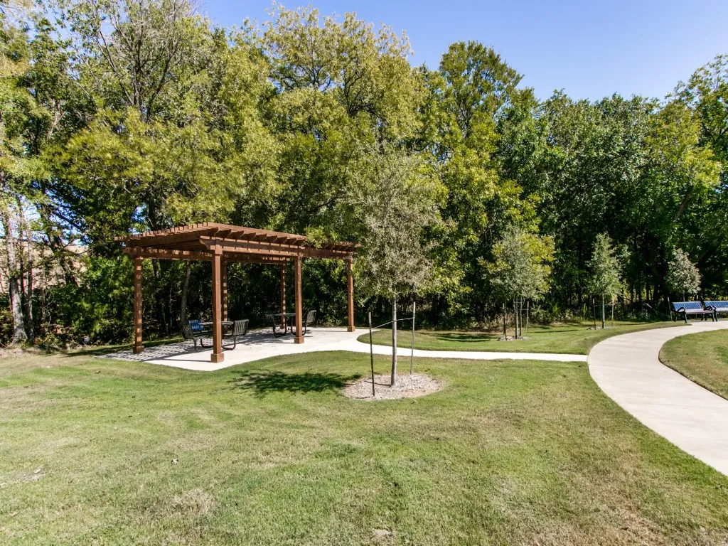Walking trails and pergola picnic area