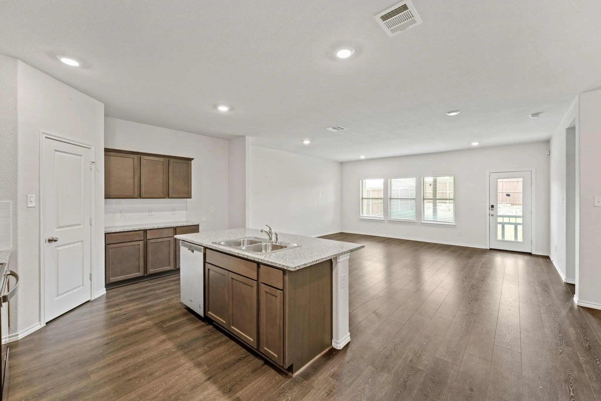 Single Family Residence For Rent in Denton County , 728 Fueller Drive, Aubrey, Texas 76227, 4 Bedroom, 3 Bathroom, 2 Garage spaces, 2,518 Sqft, built in 2021, mls#21362961, Real Estate Agent in Aubrey, Homes For Rent in Denton county, Homes For Rent in Aubrey, Realtor in Aubrey Texas, Real Estate Brokerage Independent Realty Texas, Luminita Cordes Realtor