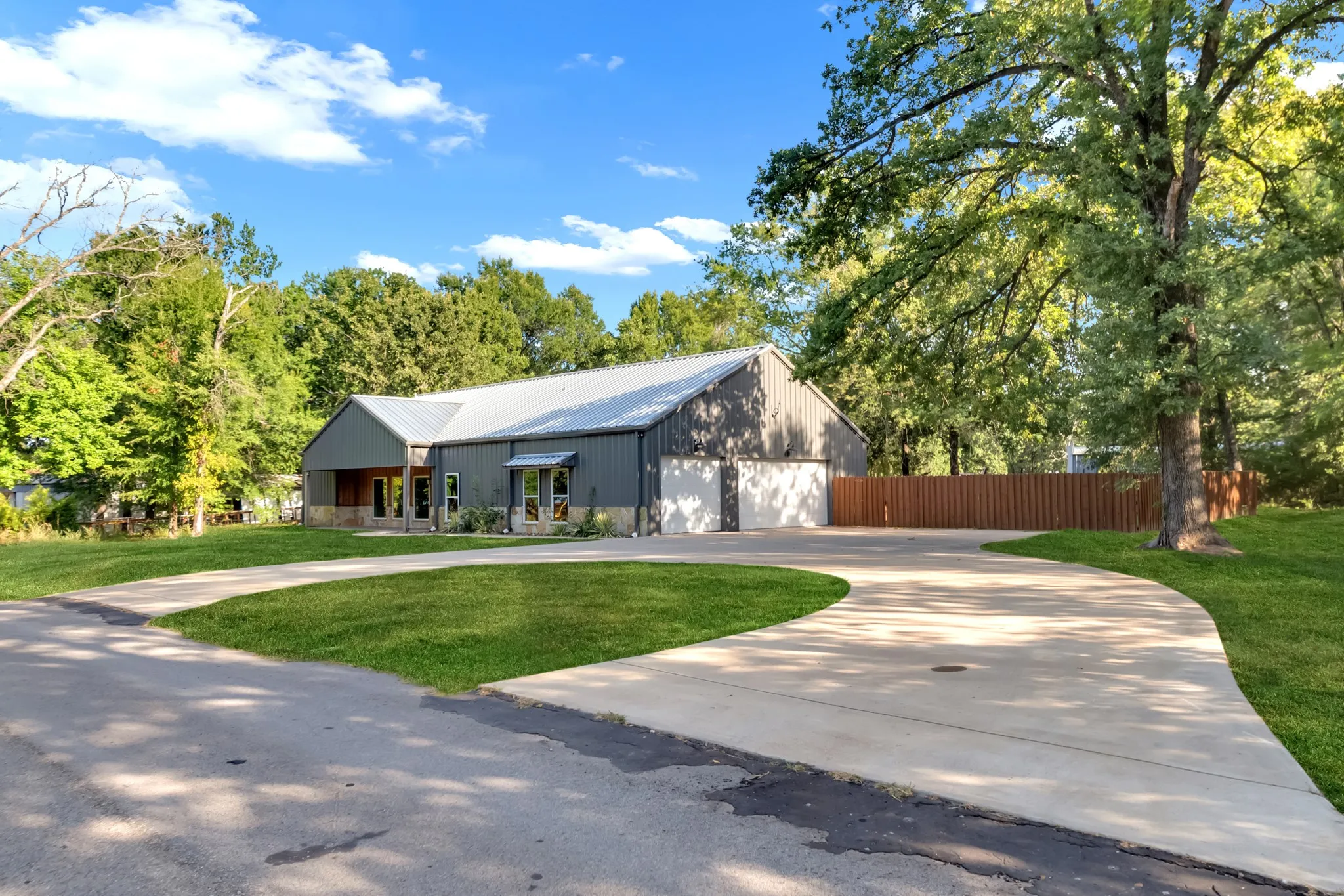 Single Family Residence For Sale in Wood County , 239 County Road, Alba, Texas 75410, 2 Bedroom, 2 Bathroom, 3 Garage spaces, 1,711 Sqft, built in 2022, mls#21362904, Real Estate Agent in Alba, Homes For Sale in Wood county, Homes For Sale in Alba, Realtor in Alba Texas, Real Estate Brokerage Independent Realty Texas, Luminita Cordes Realtor