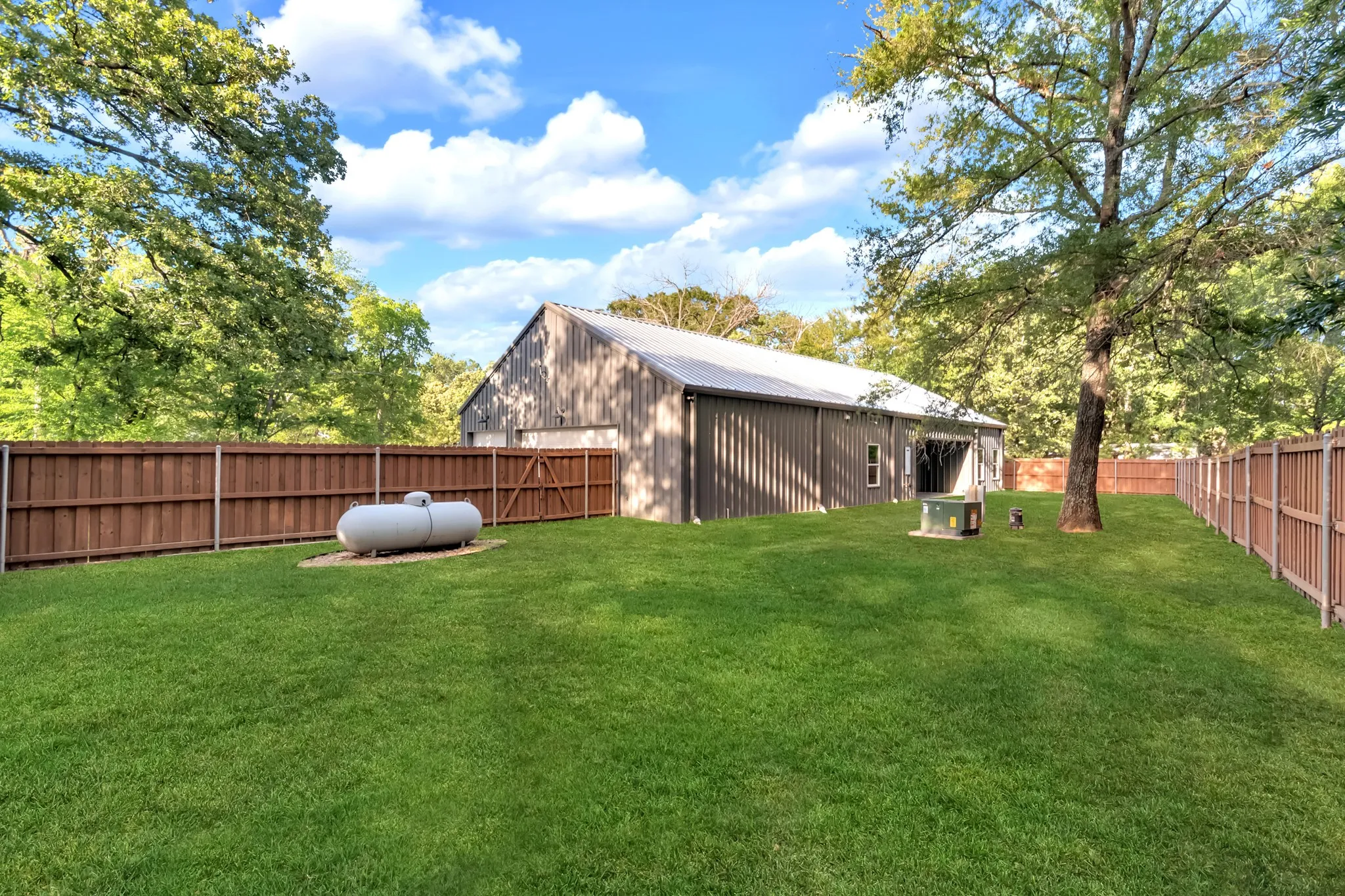 Single Family Residence For Sale in Wood County , 239 County Road, Alba, Texas 75410, 2 Bedroom, 2 Bathroom, 3 Garage spaces, 1,711 Sqft, built in 2022, mls#21362904, Real Estate Agent in Alba, Homes For Sale in Wood county, Homes For Sale in Alba, Realtor in Alba Texas, Real Estate Brokerage Independent Realty Texas, Luminita Cordes Realtor