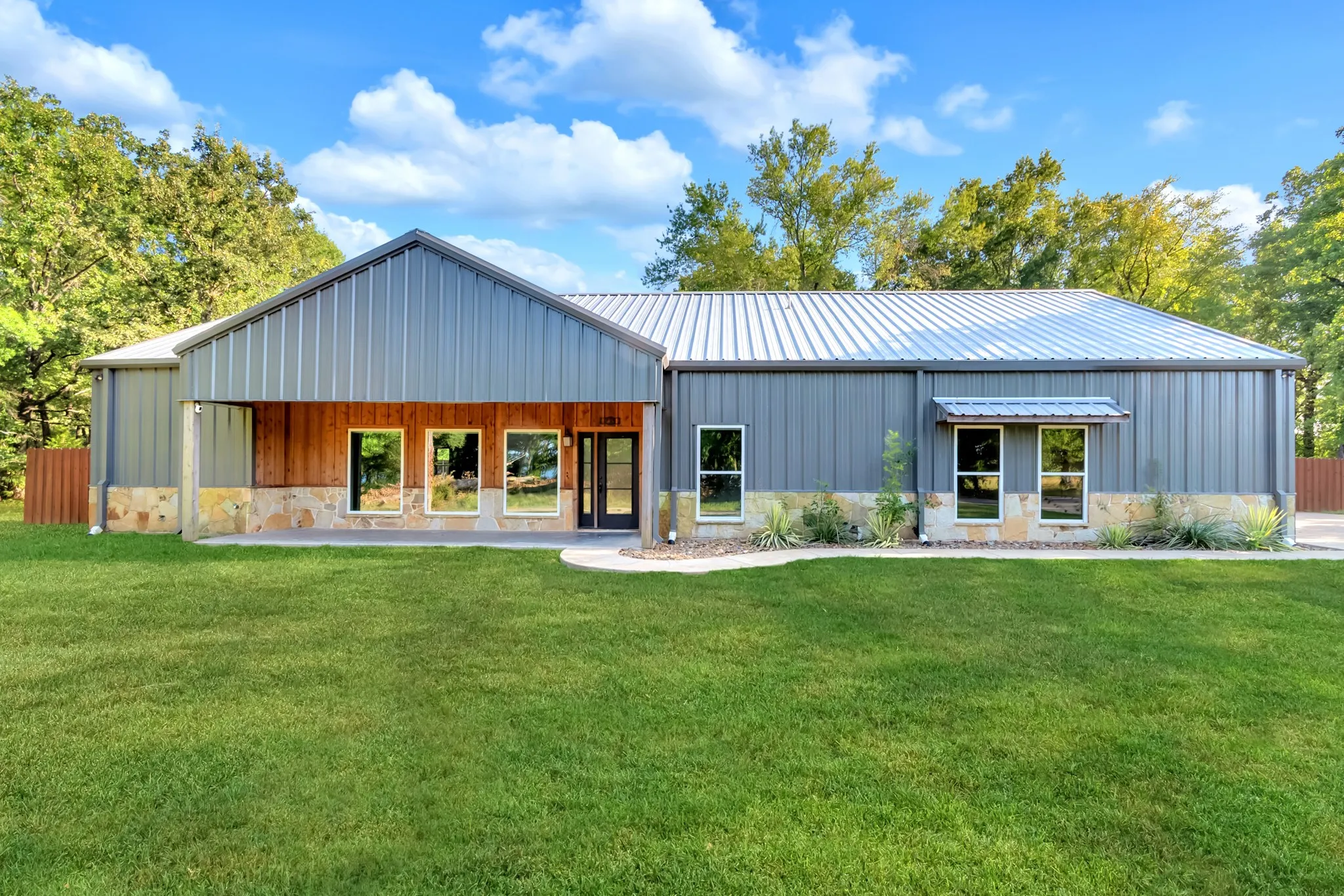 Single Family Residence For Sale in Wood County , 239 County Road, Alba, Texas 75410, 2 Bedroom, 2 Bathroom, 3 Garage spaces, 1,711 Sqft, built in 2022, mls#21362904, Real Estate Agent in Alba, Homes For Sale in Wood county, Homes For Sale in Alba, Realtor in Alba Texas, Real Estate Brokerage Independent Realty Texas, Luminita Cordes Realtor
