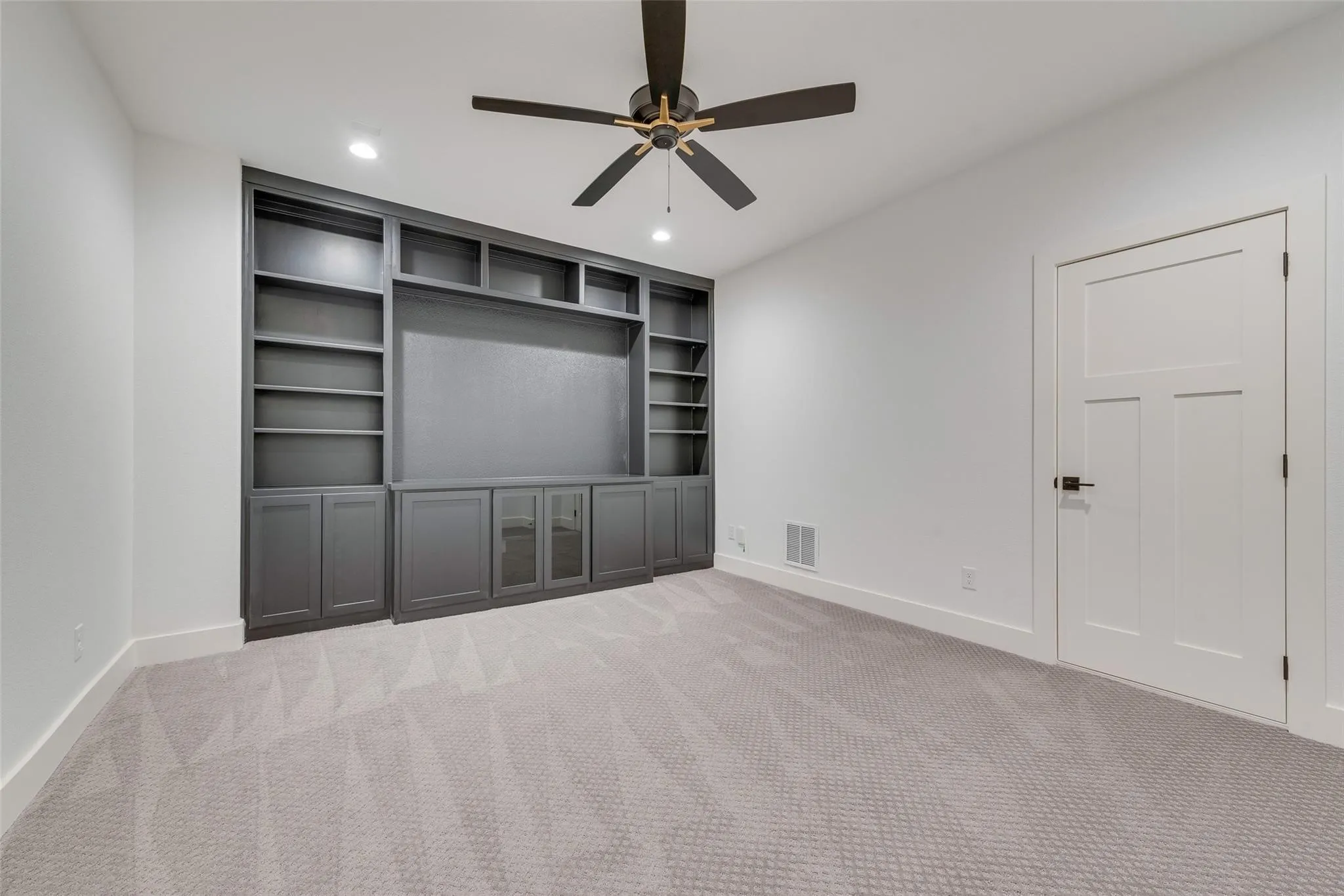 Single Family Residence For Rent in Hunt County , 1001 Devoss Court, Caddo Mills, Texas 75135, 4 Bedroom, 5 Bathroom, 2 Garage spaces, 3,101 Sqft, built in 2022, mls#21337739, Real Estate Agent in Caddo Mills, Homes For Rent in Hunt county, Homes For Rent in Caddo Mills, Realtor in Caddo Mills Texas, Real Estate Brokerage Independent Realty Texas, Luminita Cordes Realtor