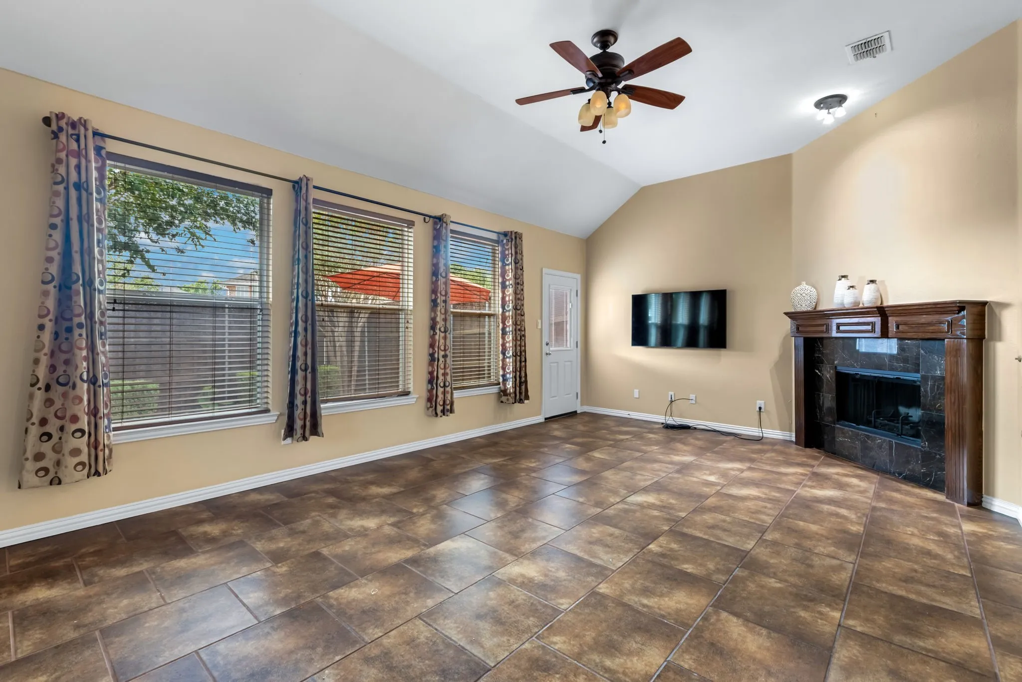 Single Family Residence For Rent in Collin County , 2600 Oakland Hills Drive, Plano, Texas 75025, 4 Bedroom, 2 Bathroom, 3 Garage spaces, 2,268 Sqft, built in 2000, mls#21362934, Real Estate Agent in Plano, Homes For Rent in Collin county, Homes For Rent in Plano, Realtor in Plano Texas, Real Estate Brokerage Independent Realty Texas, Luminita Cordes Realtor