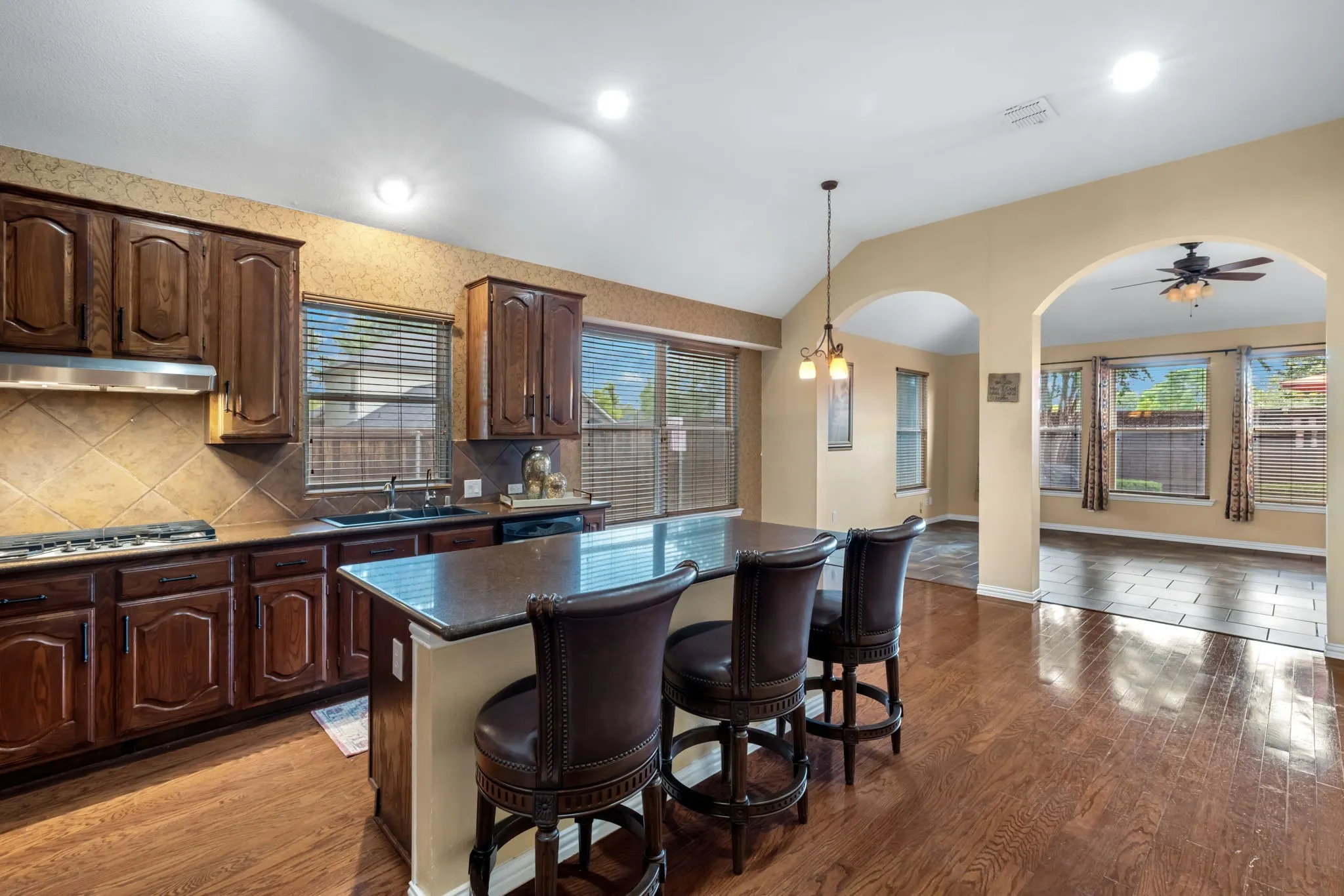 Single Family Residence For Rent in Collin County , 2600 Oakland Hills Drive, Plano, Texas 75025, 4 Bedroom, 2 Bathroom, 3 Garage spaces, 2,268 Sqft, built in 2000, mls#21362934, Real Estate Agent in Plano, Homes For Rent in Collin county, Homes For Rent in Plano, Realtor in Plano Texas, Real Estate Brokerage Independent Realty Texas, Luminita Cordes Realtor