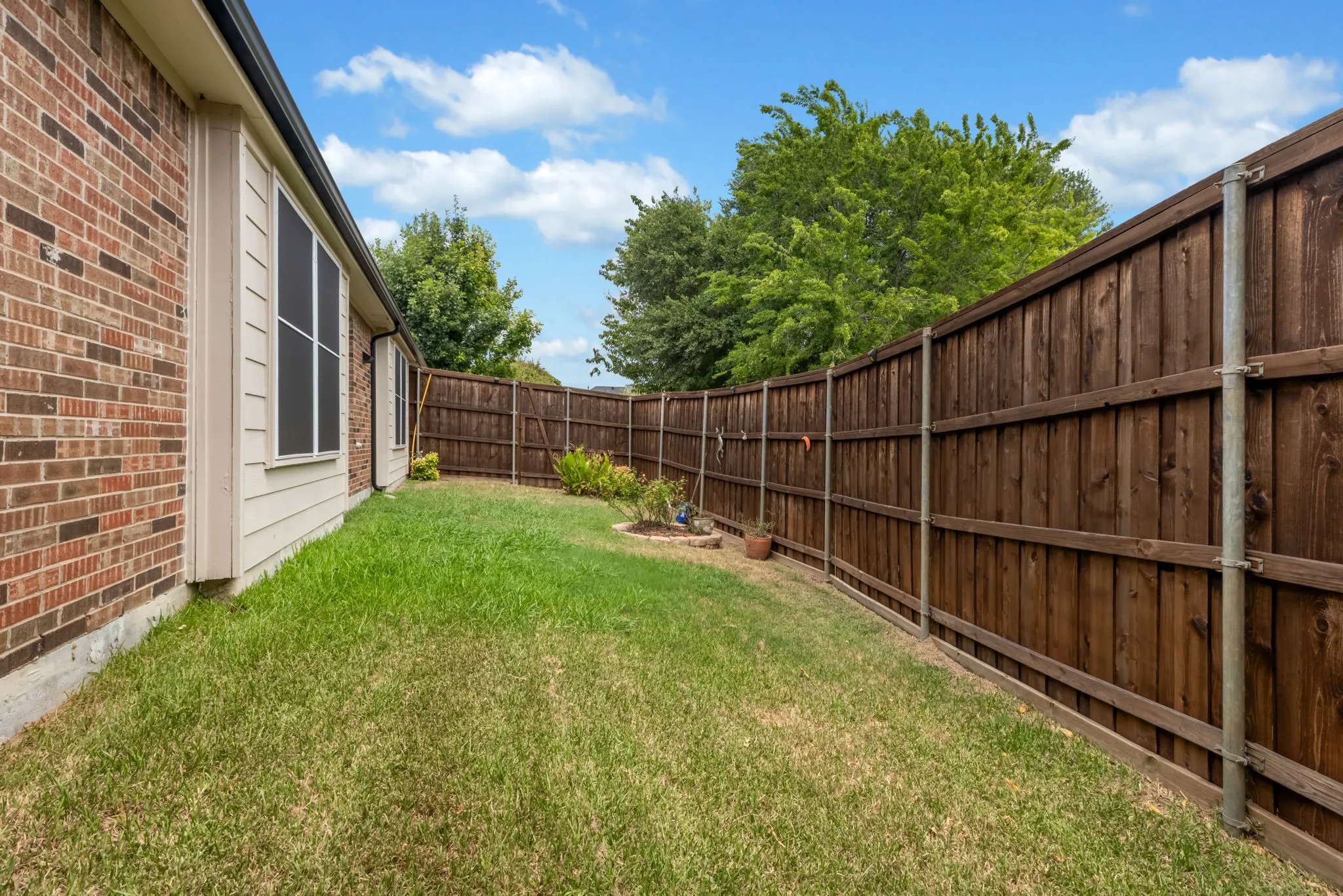Single Family Residence For Rent in Collin County , 2600 Oakland Hills Drive, Plano, Texas 75025, 4 Bedroom, 2 Bathroom, 3 Garage spaces, 2,268 Sqft, built in 2000, mls#21362934, Real Estate Agent in Plano, Homes For Rent in Collin county, Homes For Rent in Plano, Realtor in Plano Texas, Real Estate Brokerage Independent Realty Texas, Luminita Cordes Realtor