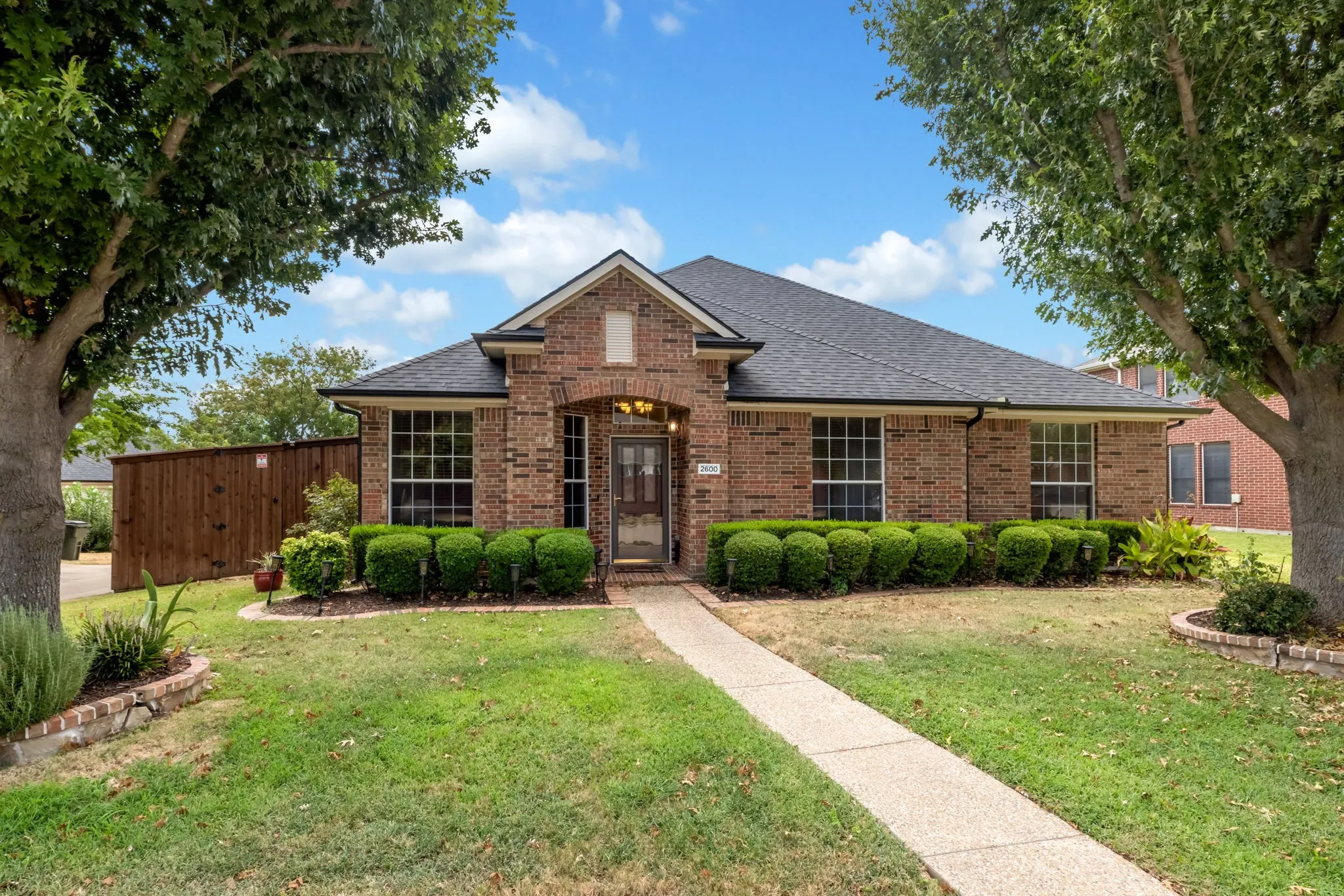 Single Family Residence For Rent in Collin County , 2600 Oakland Hills Drive, Plano, Texas 75025, 4 Bedroom, 2 Bathroom, 3 Garage spaces, 2,268 Sqft, built in 2000, mls#21362934, Real Estate Agent in Plano, Homes For Rent in Collin county, Homes For Rent in Plano, Realtor in Plano Texas, Real Estate Brokerage Independent Realty Texas, Luminita Cordes Realtor