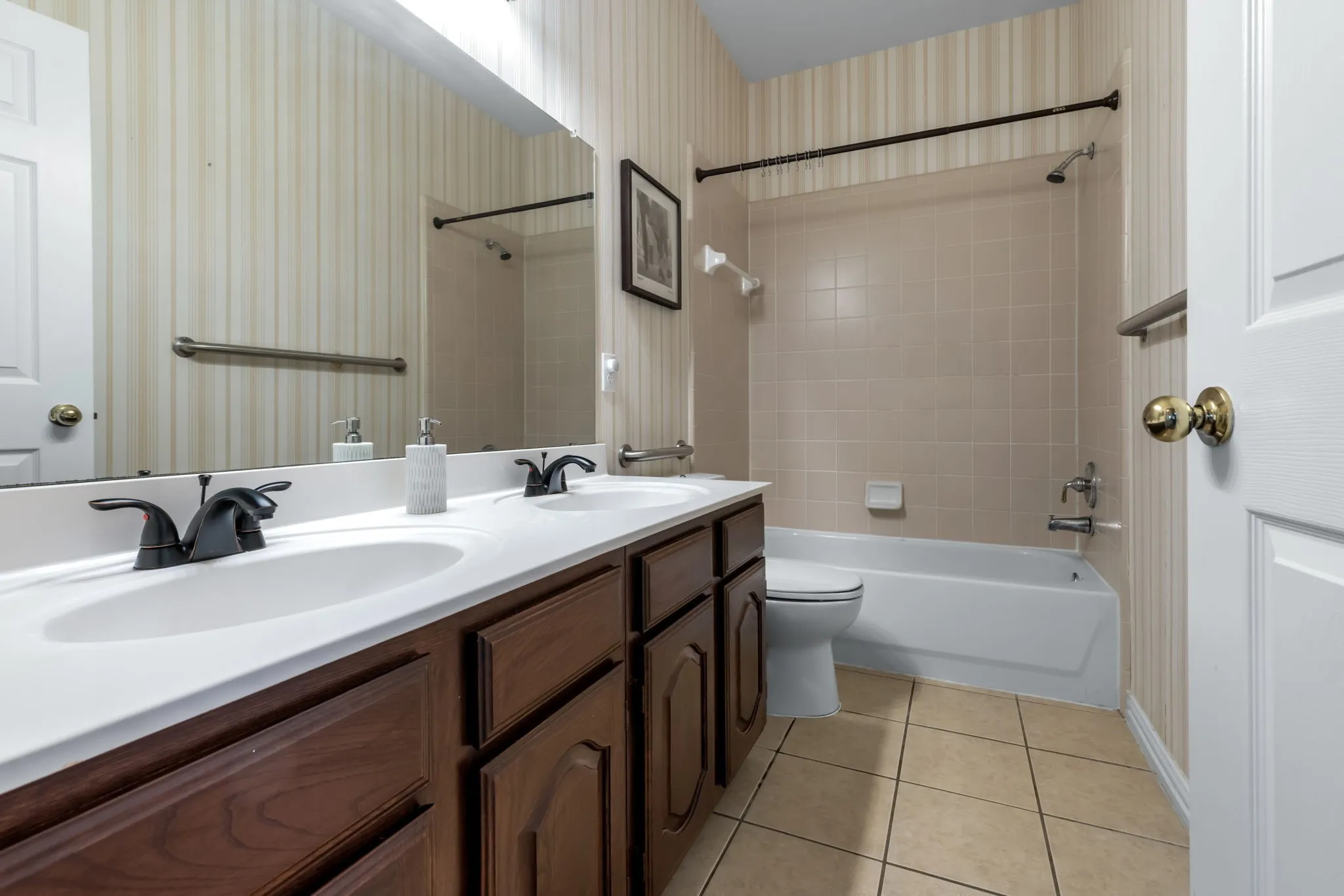 Single Family Residence For Rent in Collin County , 2600 Oakland Hills Drive, Plano, Texas 75025, 4 Bedroom, 2 Bathroom, 3 Garage spaces, 2,268 Sqft, built in 2000, mls#21362934, Real Estate Agent in Plano, Homes For Rent in Collin county, Homes For Rent in Plano, Realtor in Plano Texas, Real Estate Brokerage Independent Realty Texas, Luminita Cordes Realtor