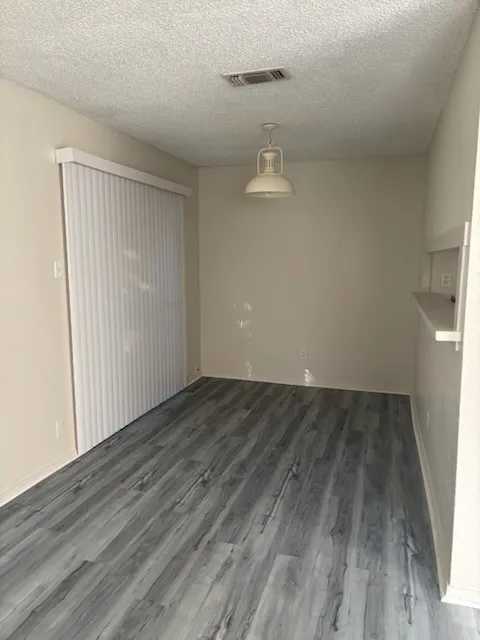 Single Family Residence For Rent in Tarrant County , 2805 Woodmont Trail, Fort Worth, Texas 76133, 2 Bedroom, 1 Bathroom, 1 Garage spaces, 905 Sqft, built in 1981, mls#21362992, Real Estate Agent in Fort Worth, Homes For Rent in Tarrant county, Homes For Rent in Fort Worth, Realtor in Fort Worth Texas, Real Estate Brokerage Independent Realty Texas, Luminita Cordes Realtor