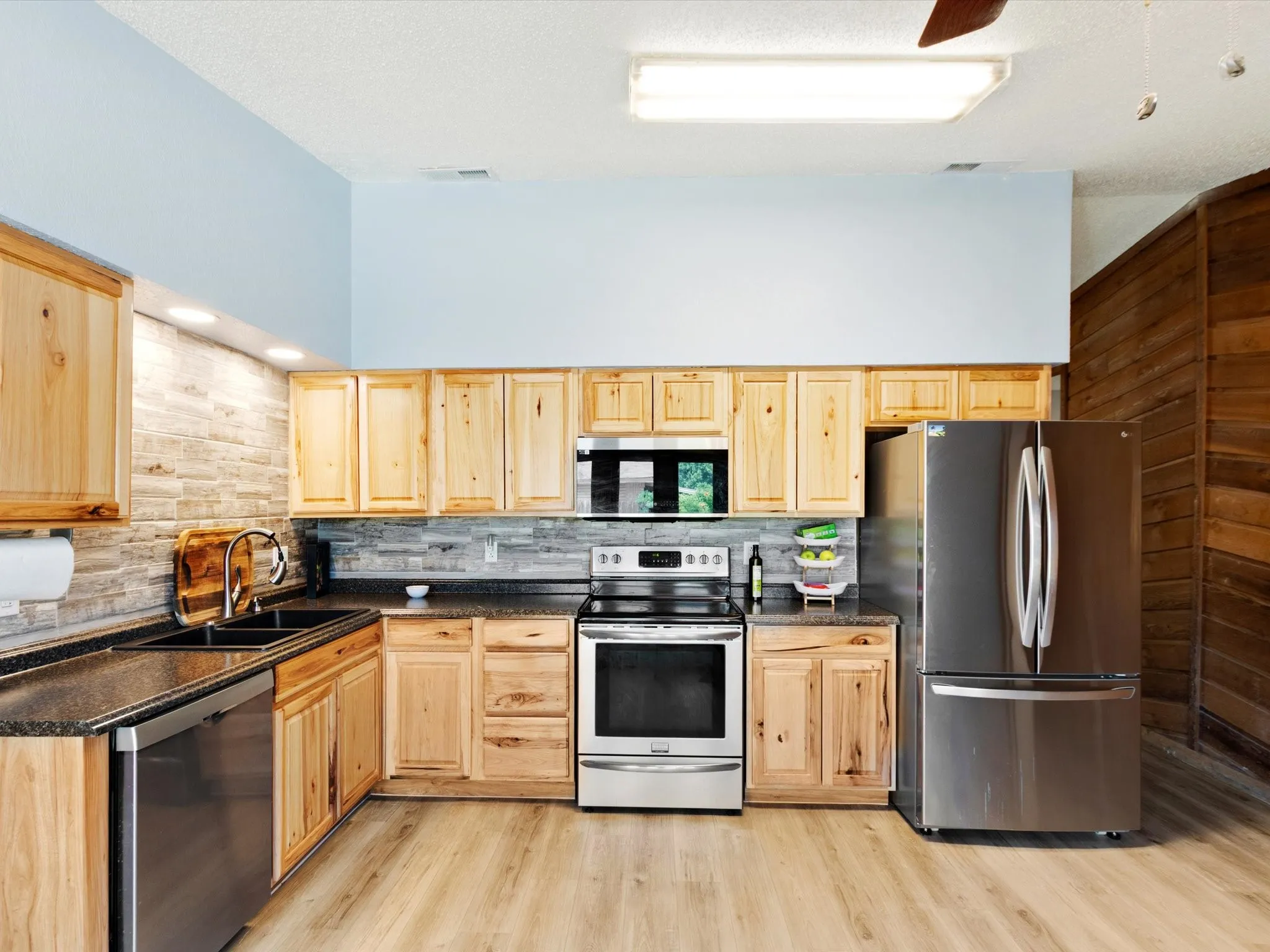 Single Family Residence For Sale in Dallas County , 3215 Rockne Lane, Mesquite, Texas 75150, 3 Bedroom, 2 Bathroom, Garage spaces, 1,358 Sqft, built in 1972, mls#21362995, Real Estate Agent in Mesquite, Homes For Sale in Dallas county, Homes For Sale in Mesquite, Realtor in Mesquite Texas, Real Estate Brokerage Independent Realty Texas, Luminita Cordes Realtor